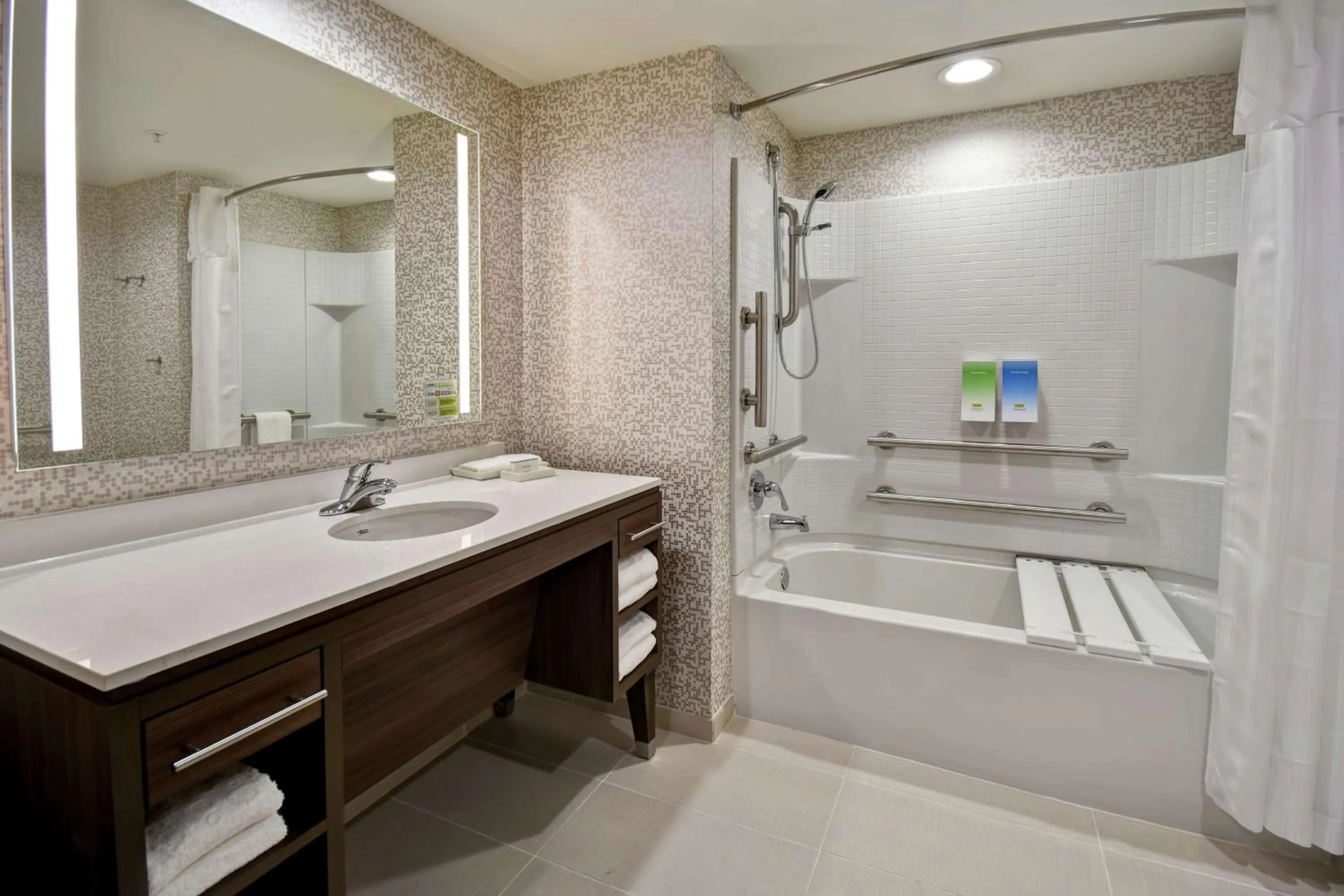 Bathroom in Home2 Suites By Hilton Frankfort