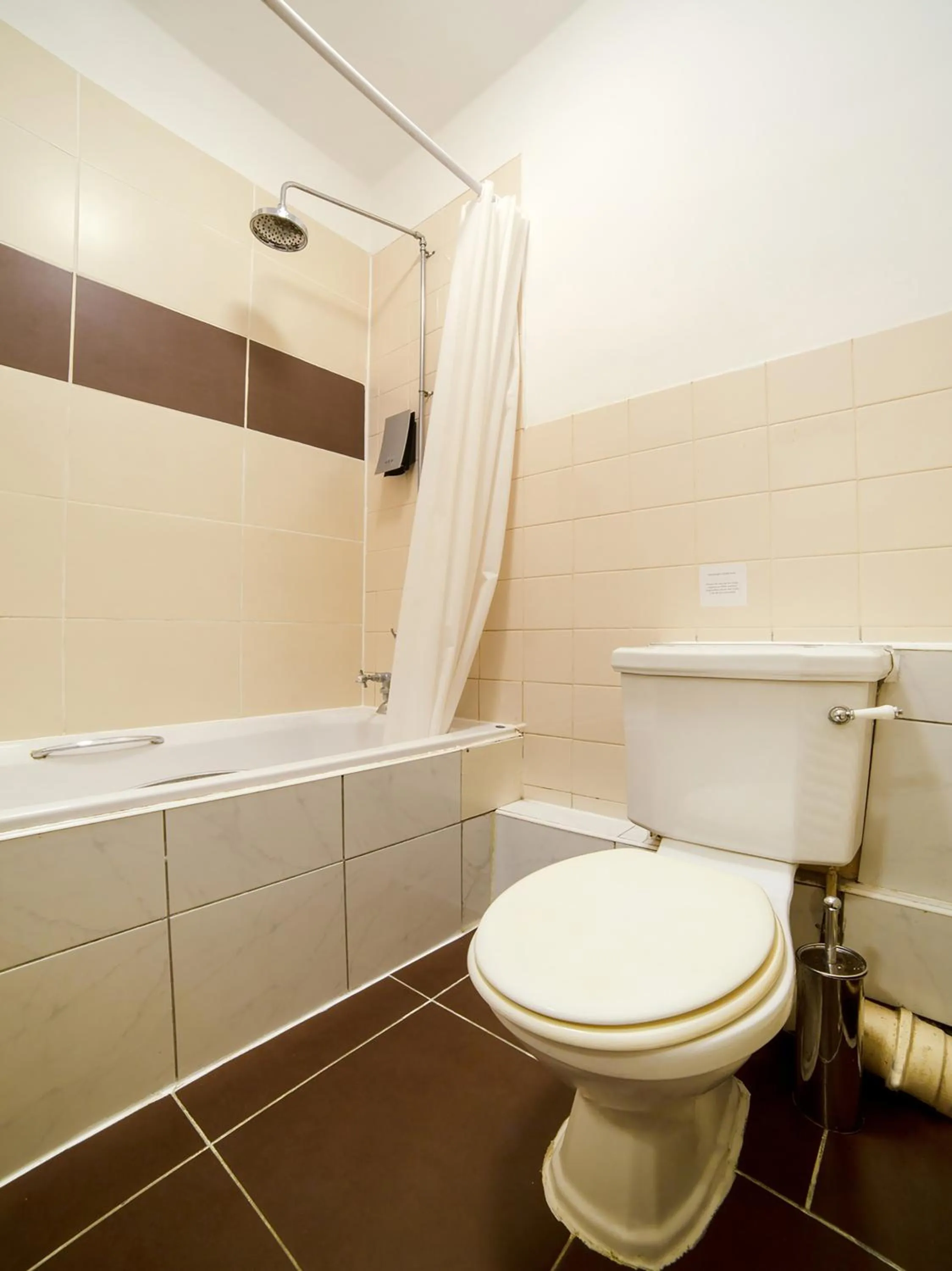 Toilet, Bathroom in OYO London Luton