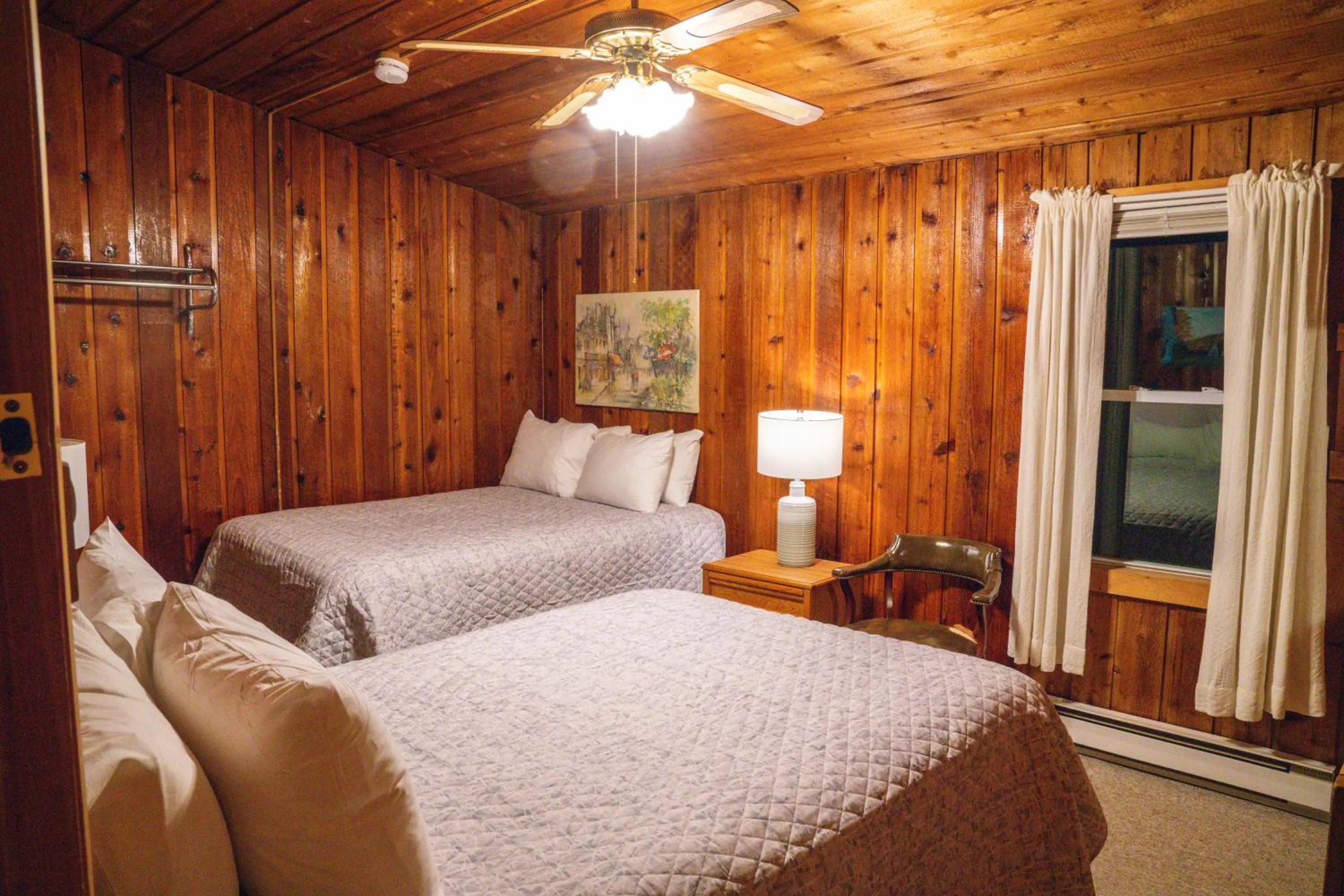 Bed in Gray Ghost Inn