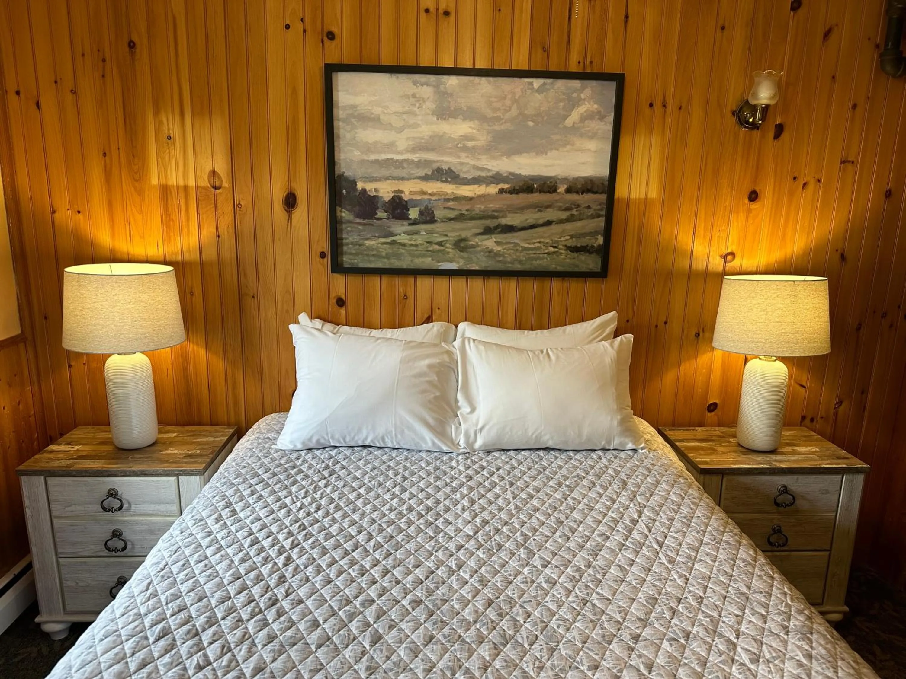 Bed in Gray Ghost Inn