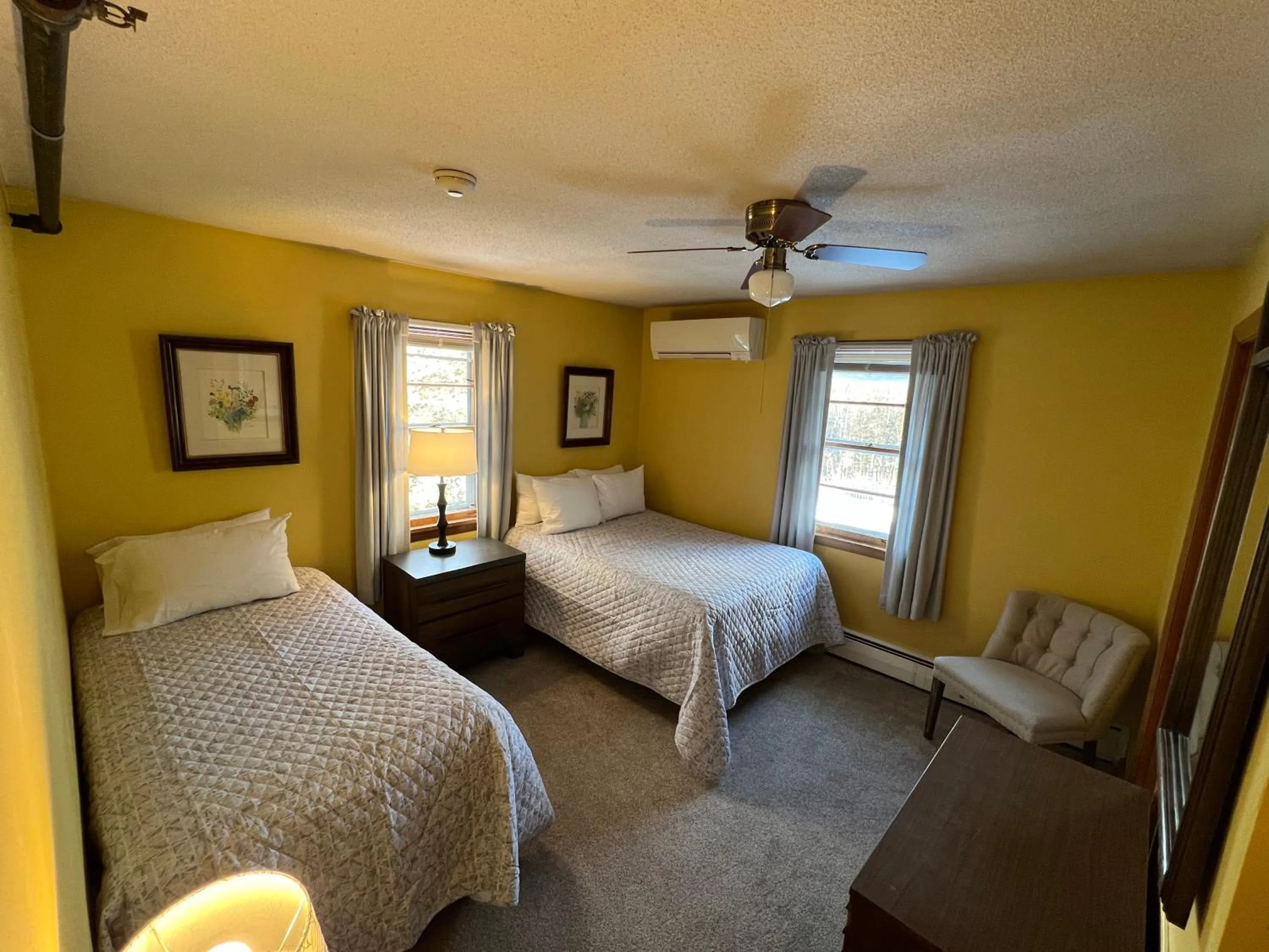 Bed in Gray Ghost Inn