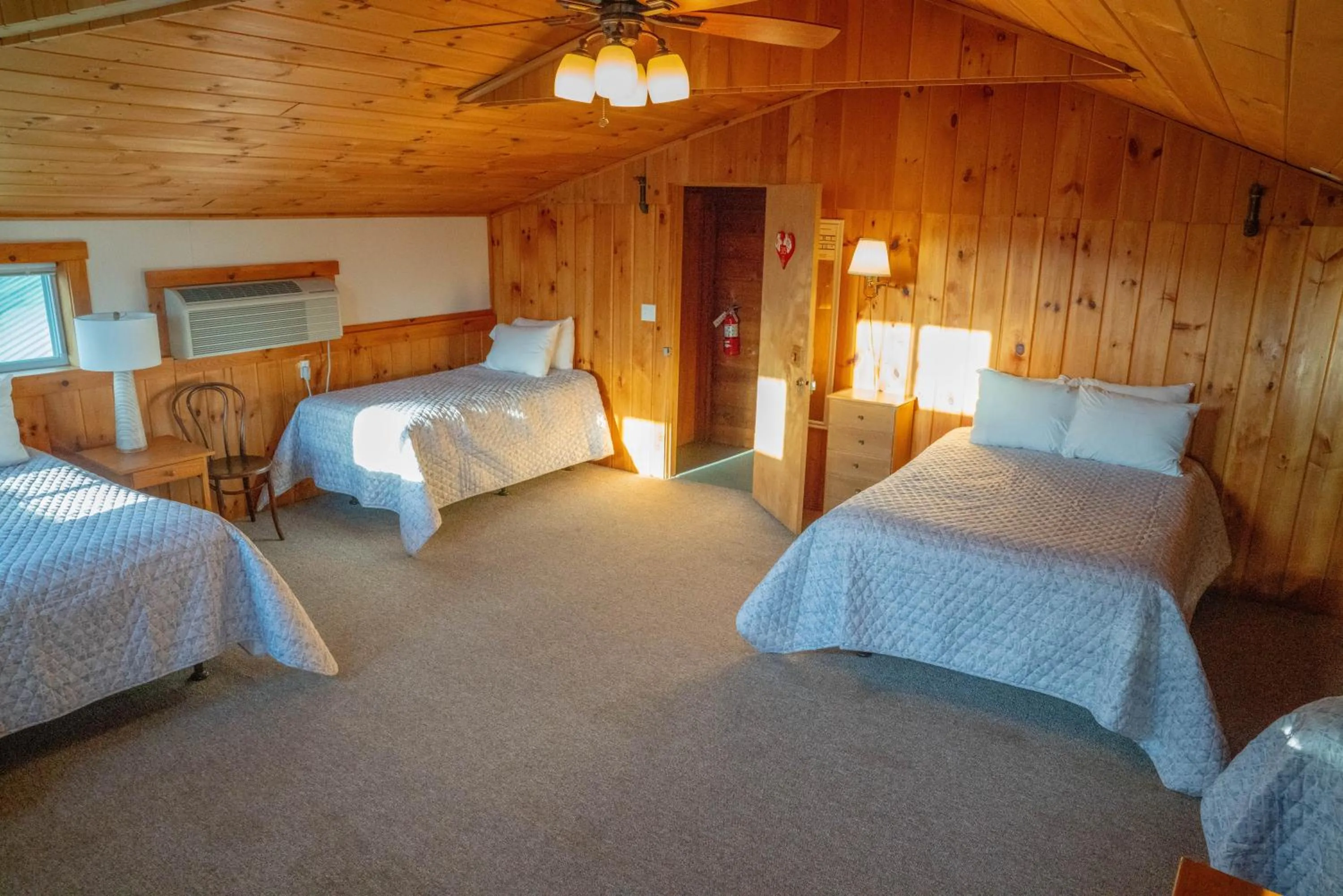 Bed in Gray Ghost Inn