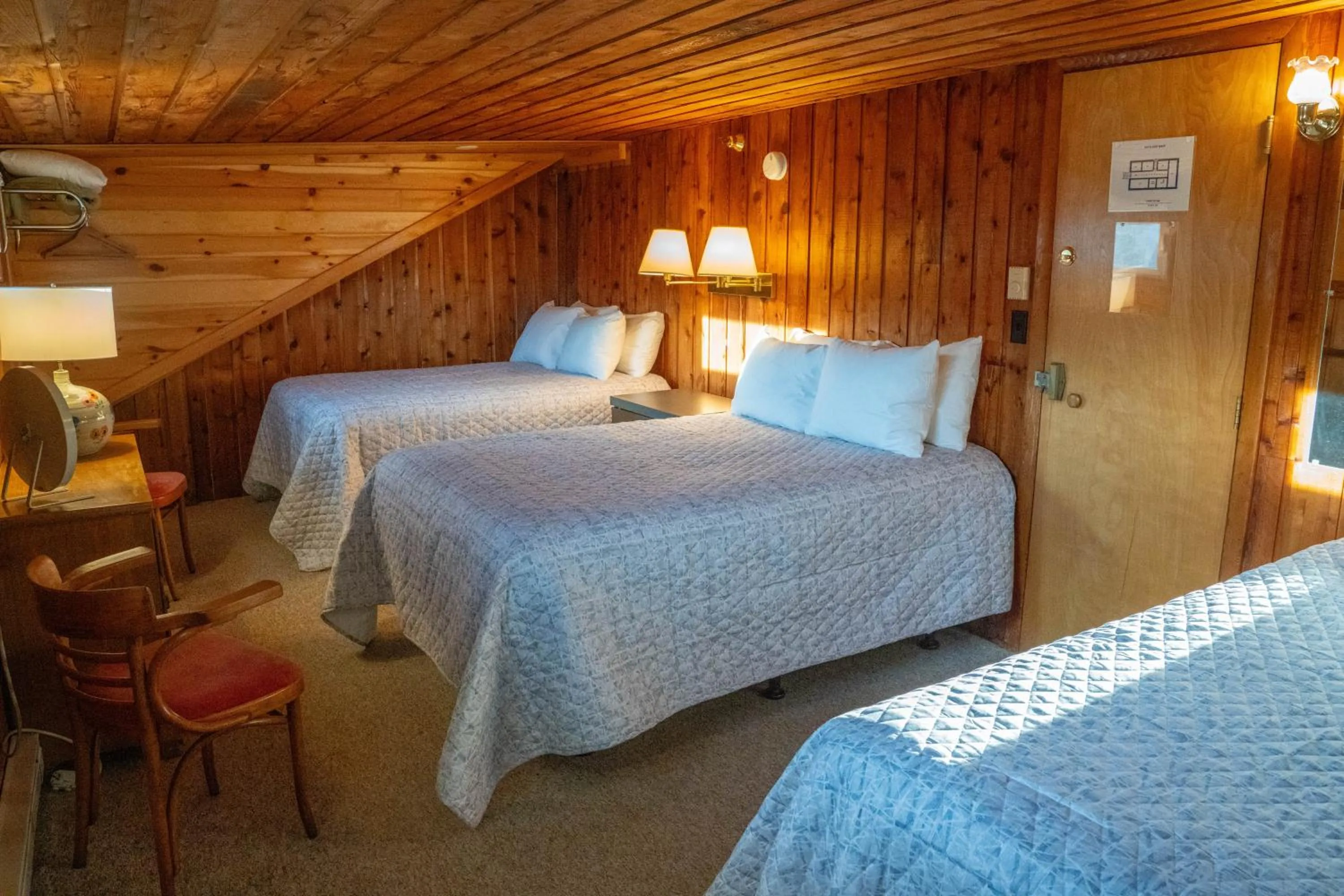 Bed in Gray Ghost Inn