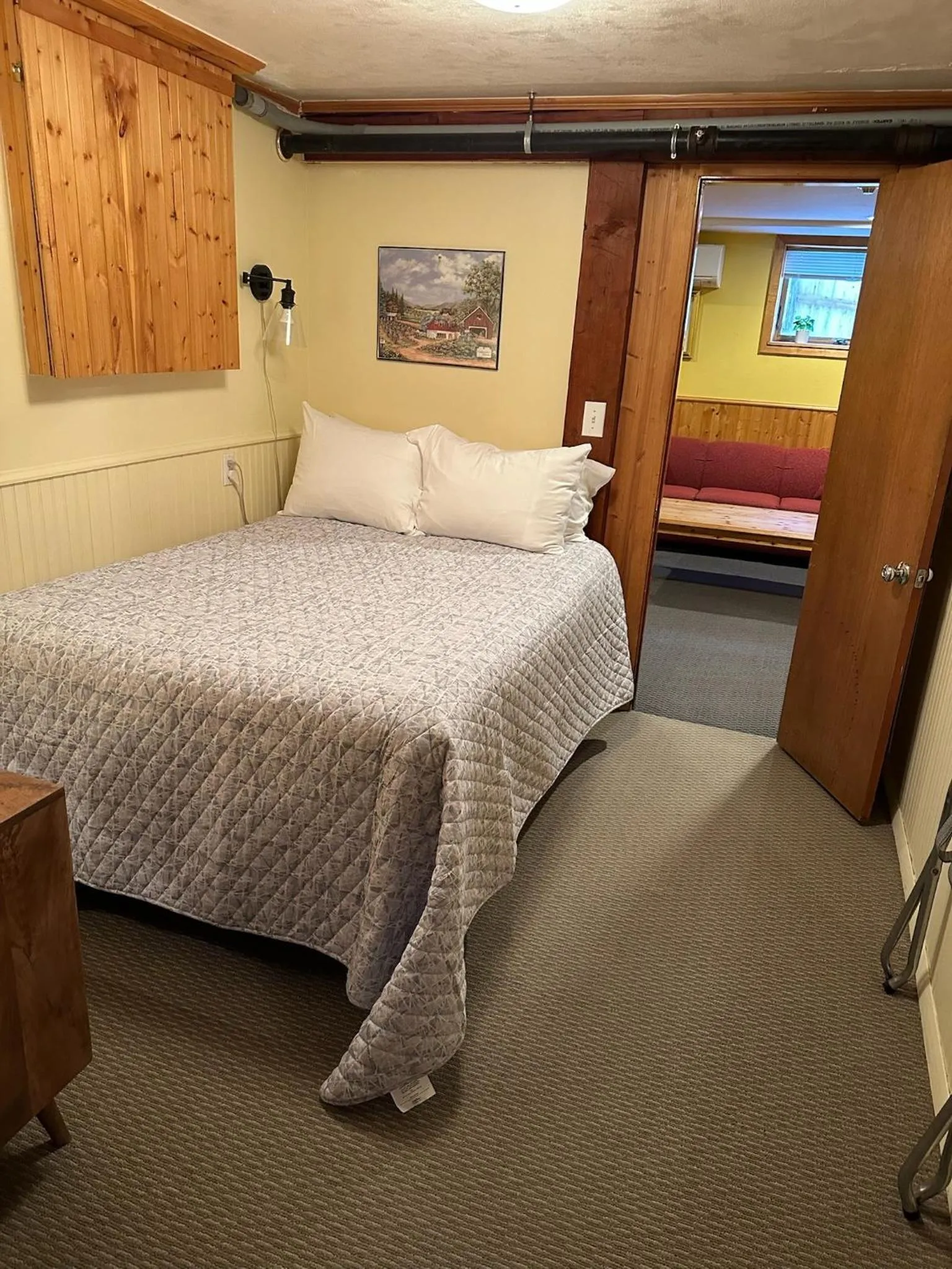 Bed in Gray Ghost Inn