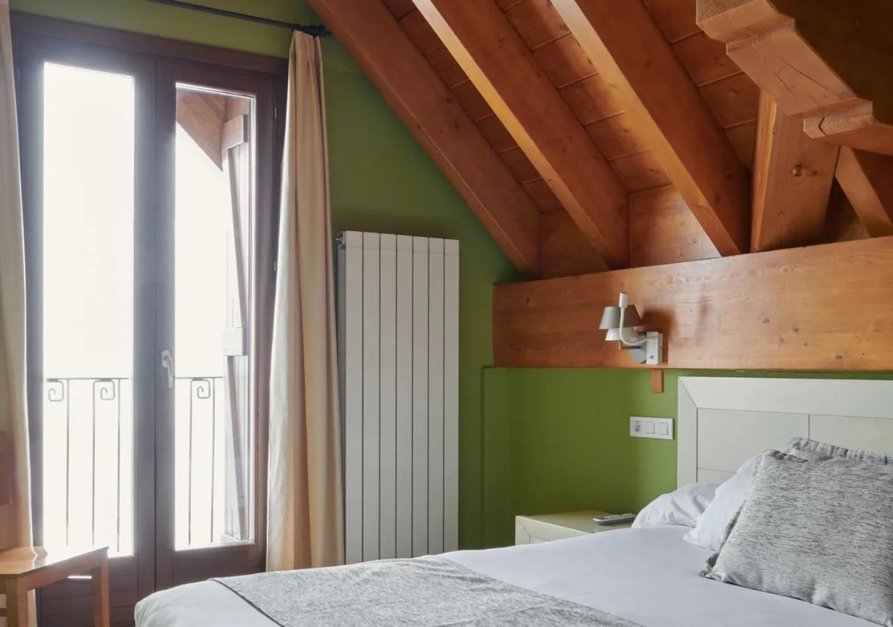 Bedroom, Bed in Apartahotel Tres Quiñones