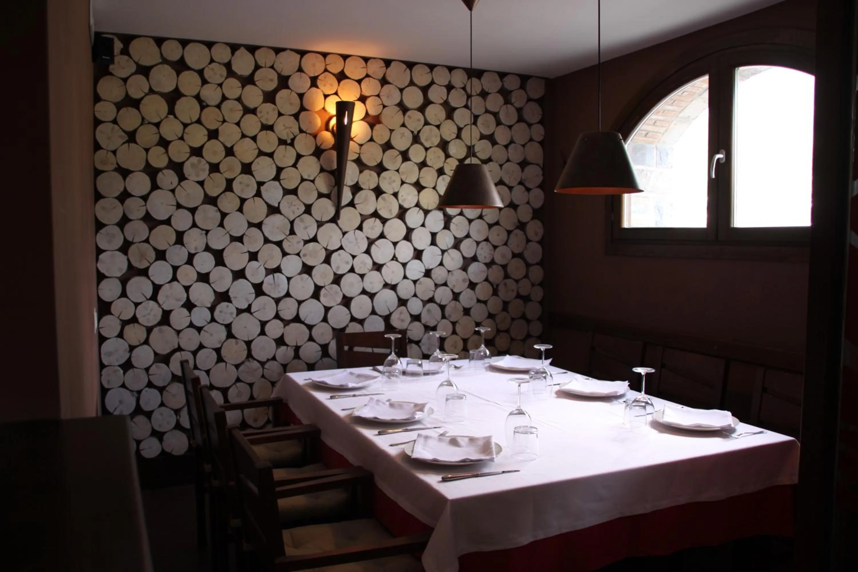 Restaurant/places to eat in Apartahotel Tres Quiñones