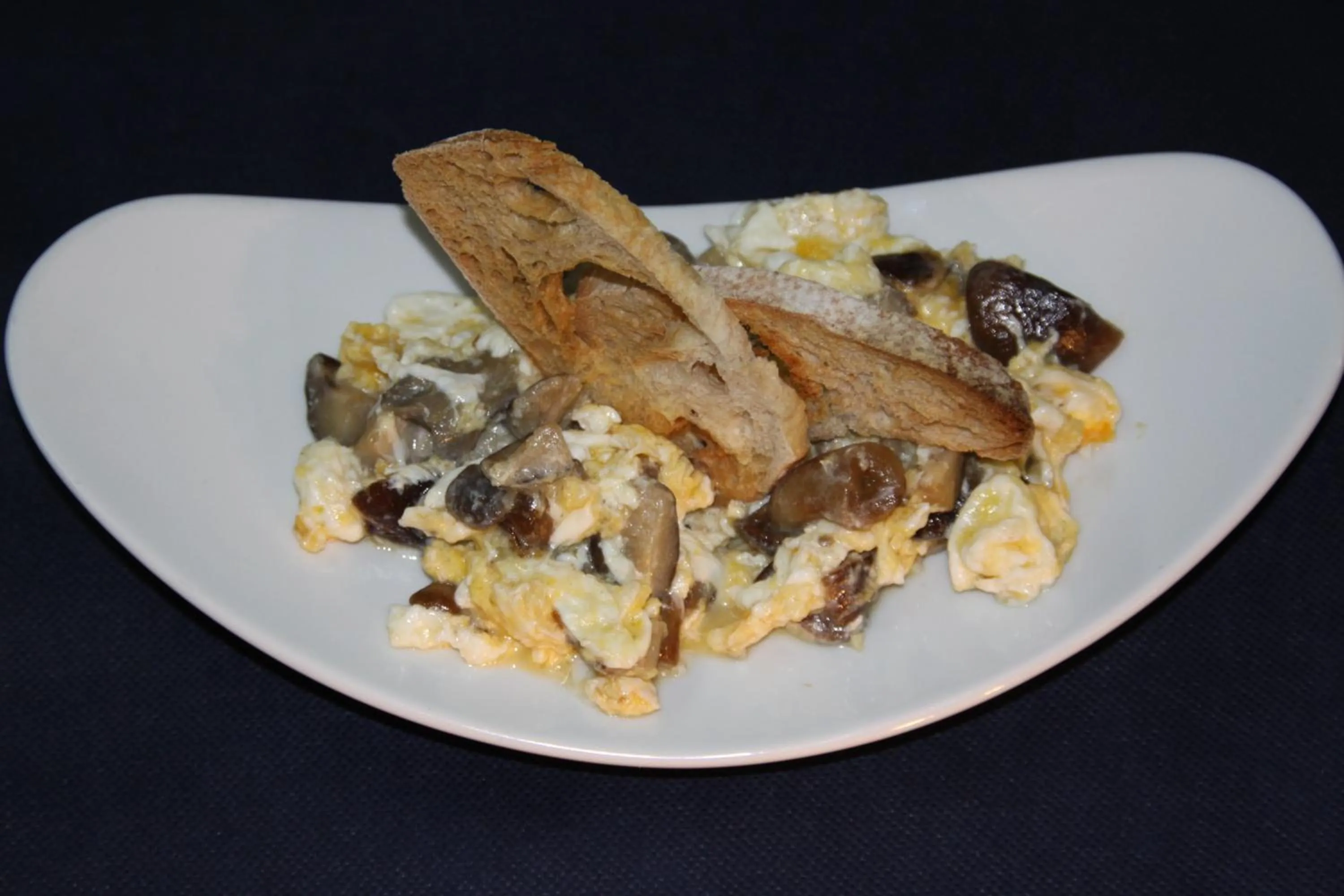 Restaurant/places to eat in Apartahotel Tres Quiñones