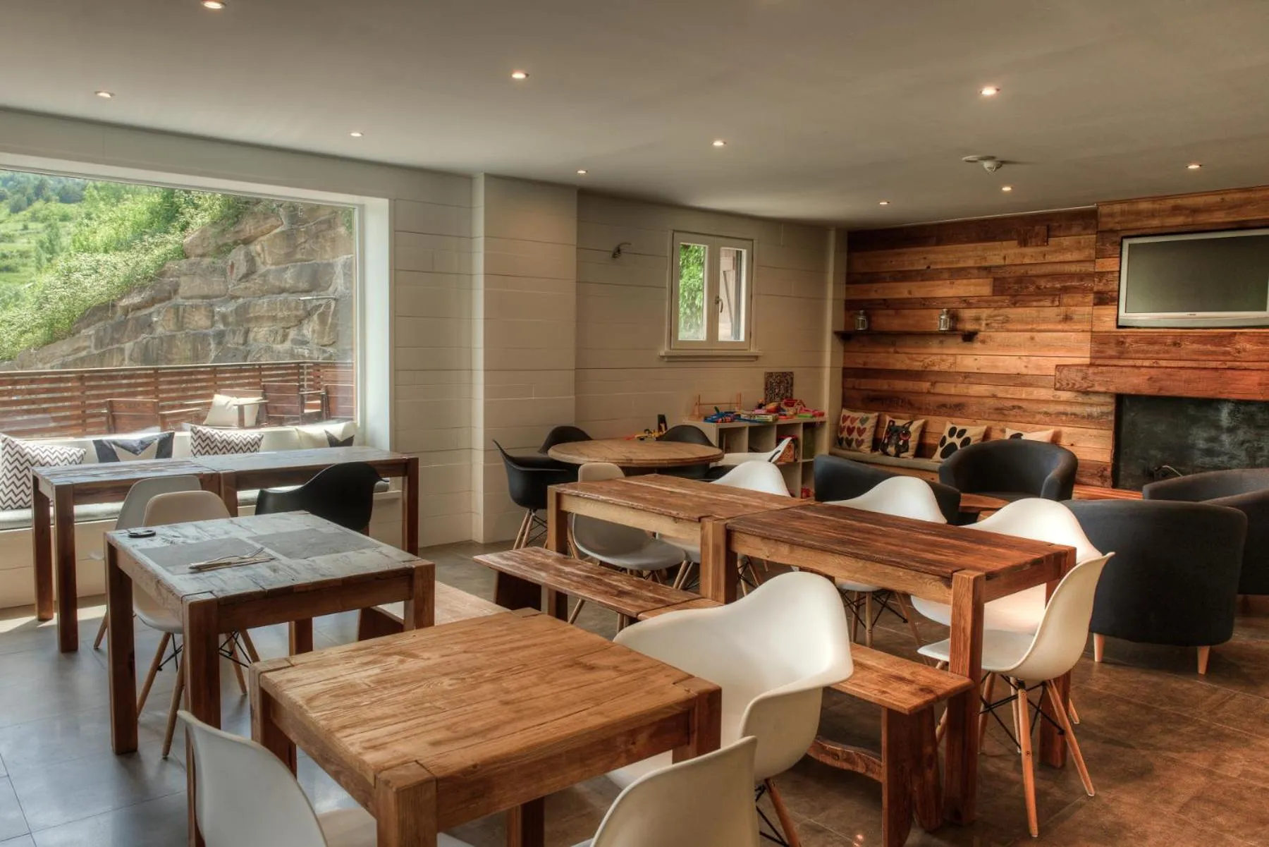 Communal lounge/ TV room in Apartahotel Tres Quiñones