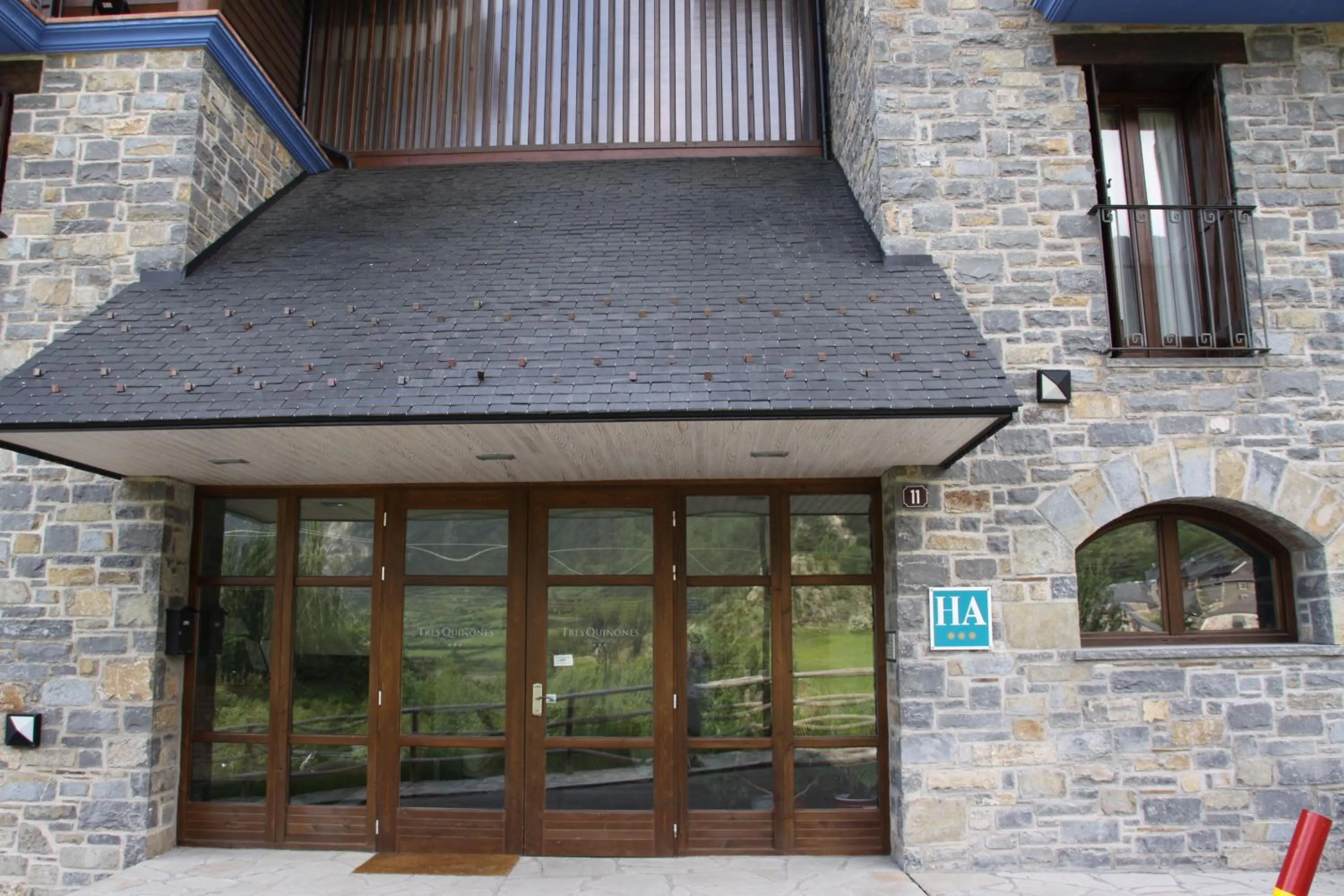 Facade/entrance in Apartahotel Tres Quiñones