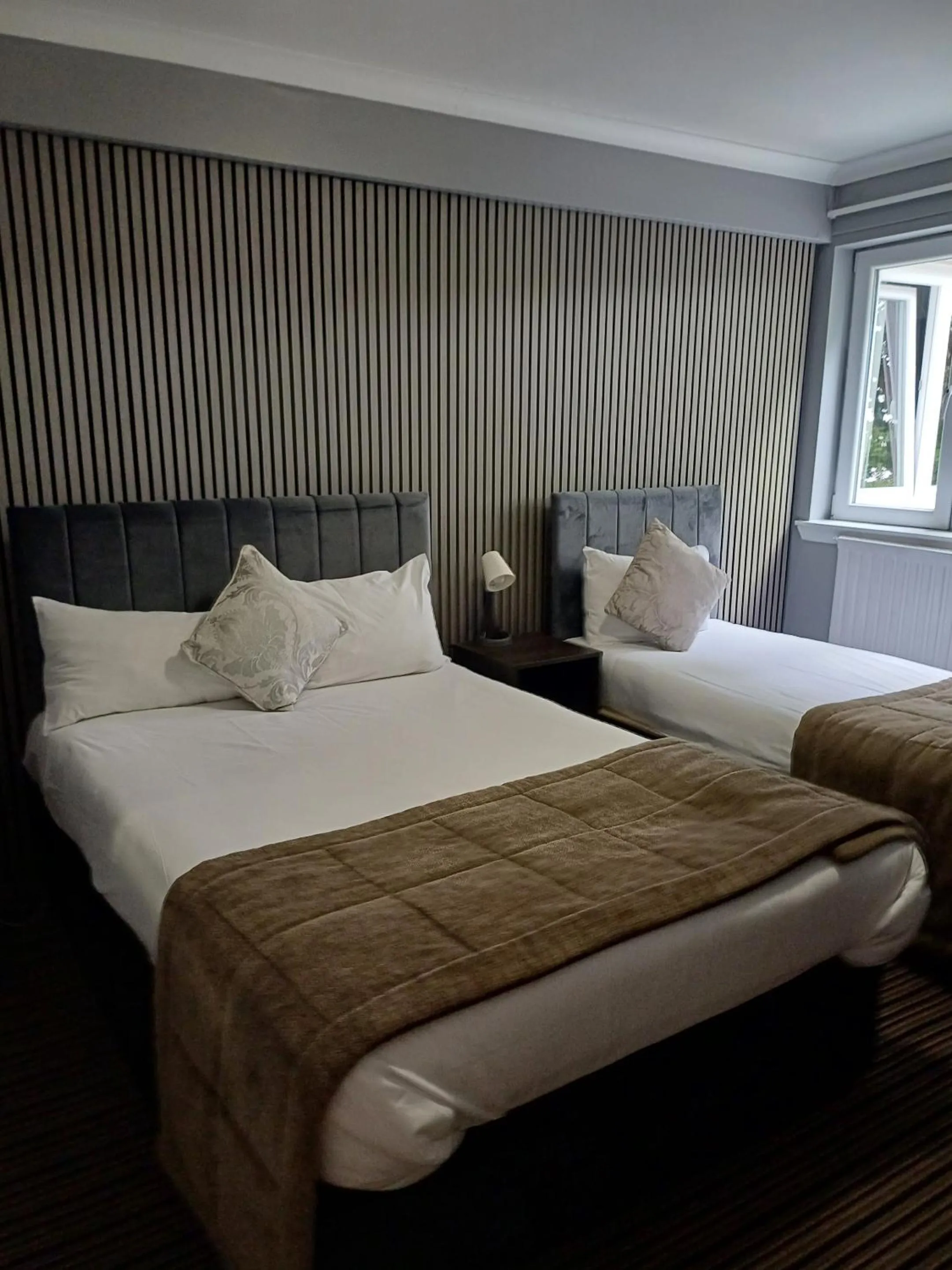 Bedroom, Bed in Kings Park Hotel