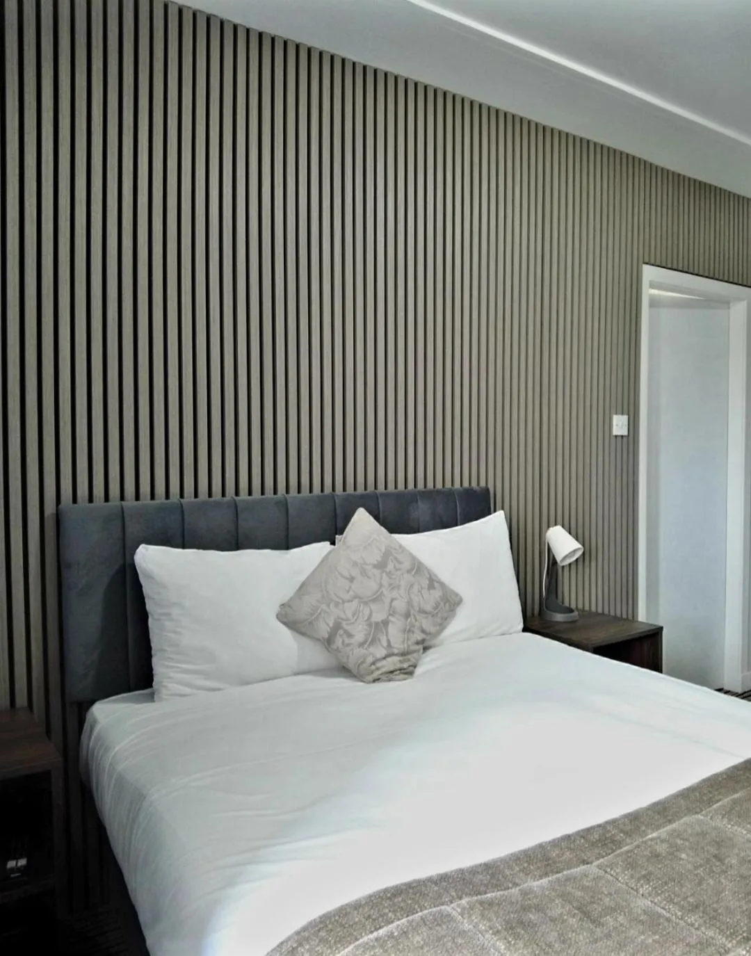 Bedroom, Bed in Kings Park Hotel