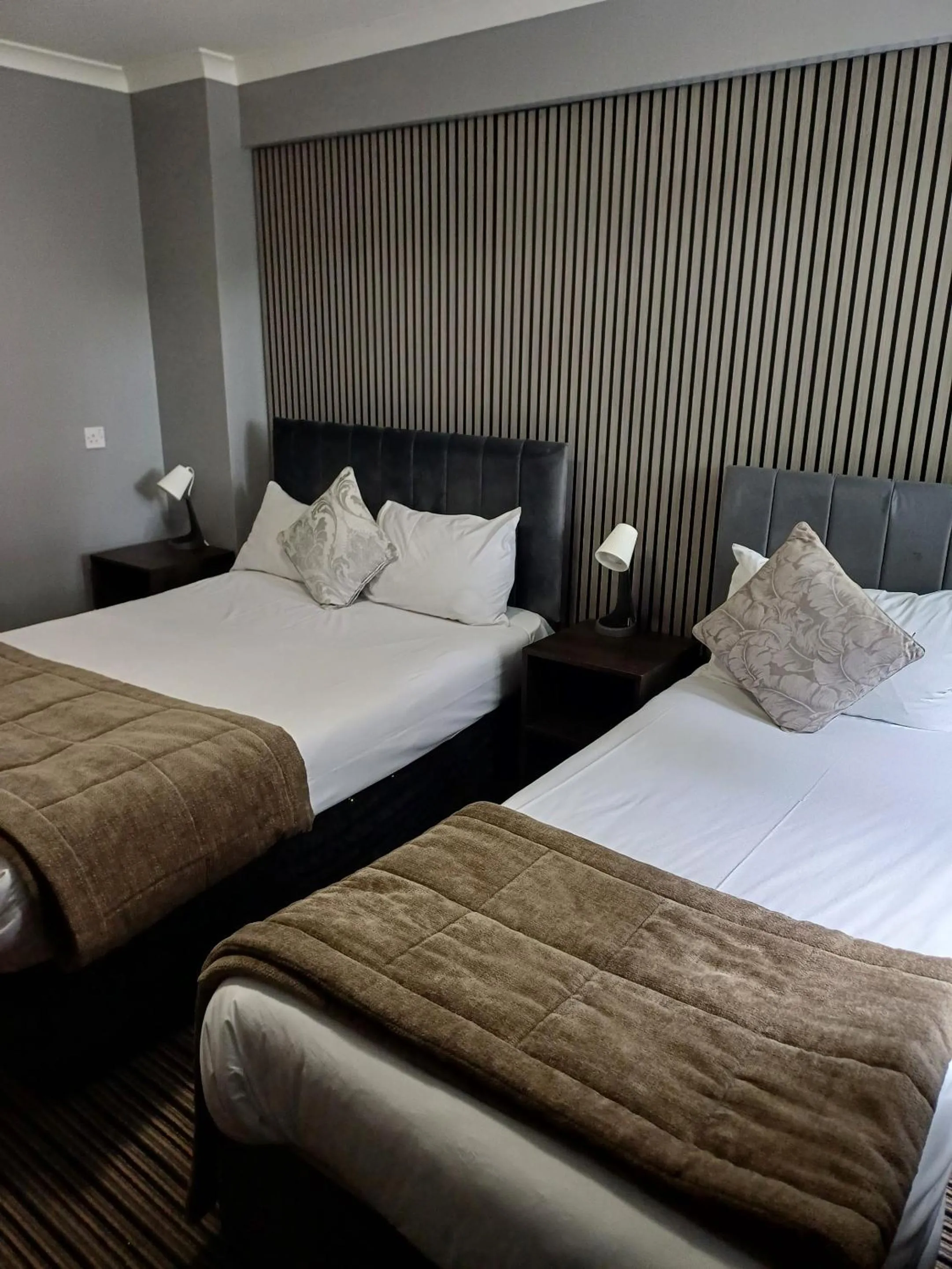 Bedroom, Bed in Kings Park Hotel