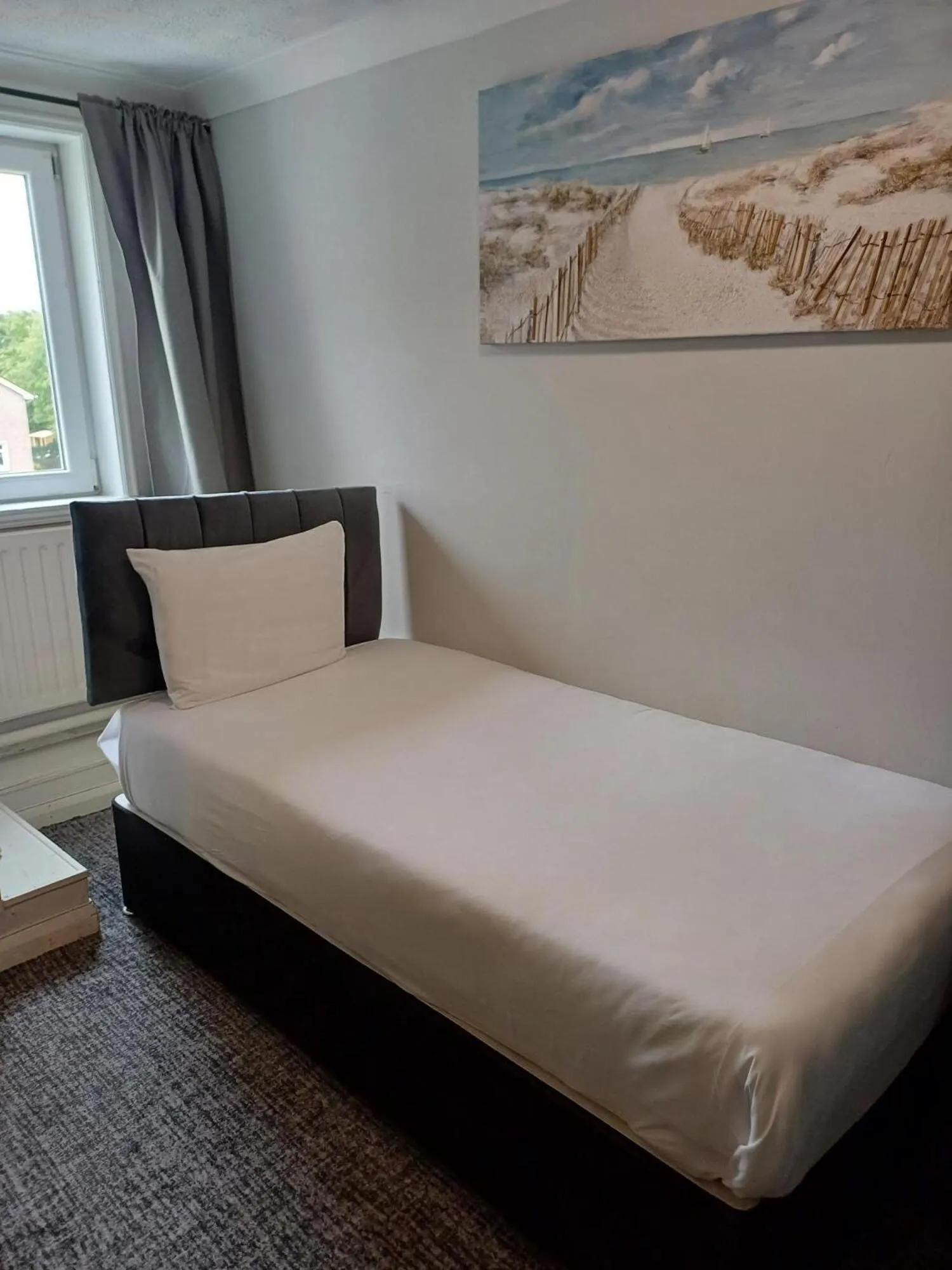 Bedroom, Bed in Kings Park Hotel