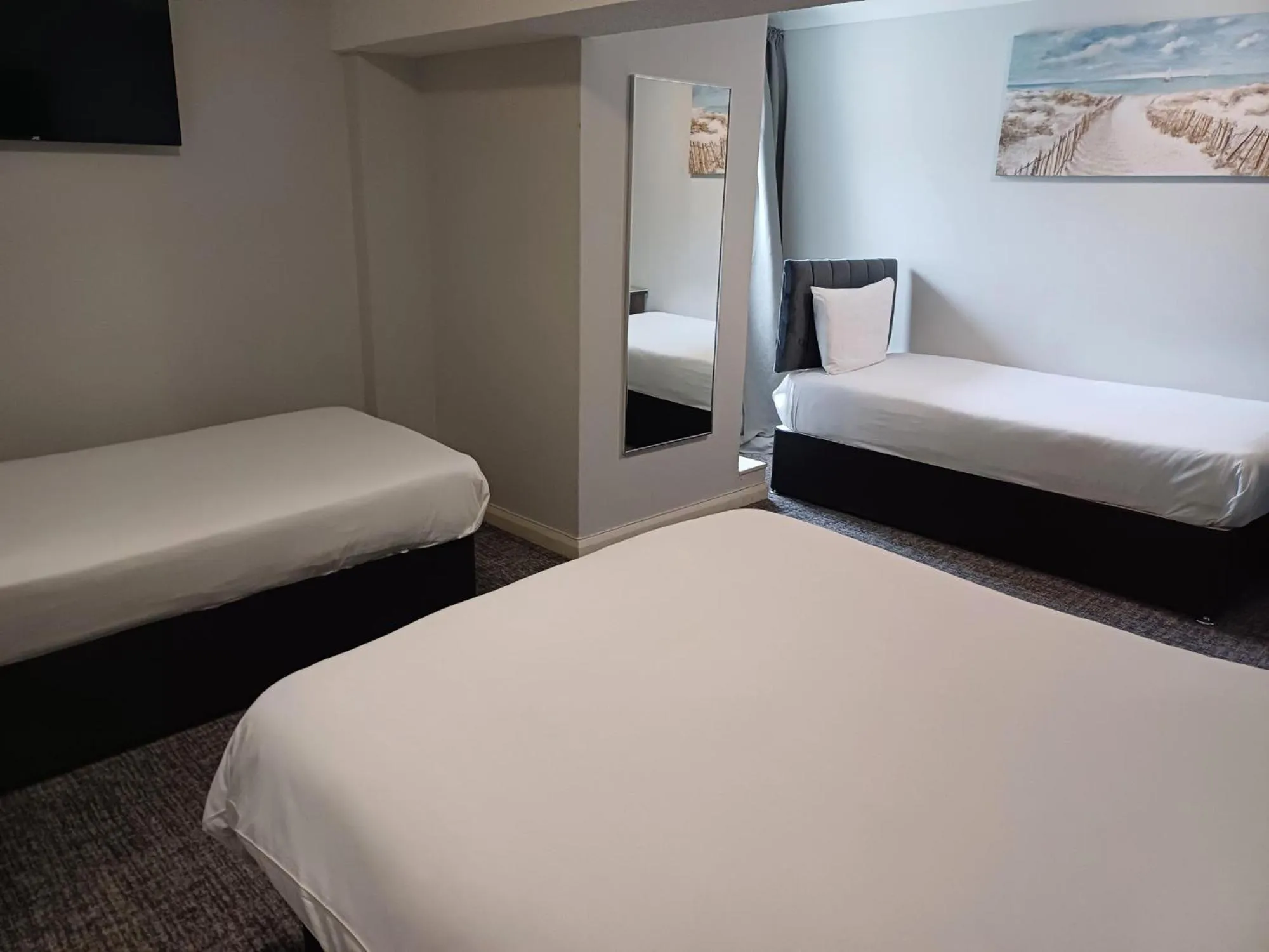 Bedroom, Bed in Kings Park Hotel