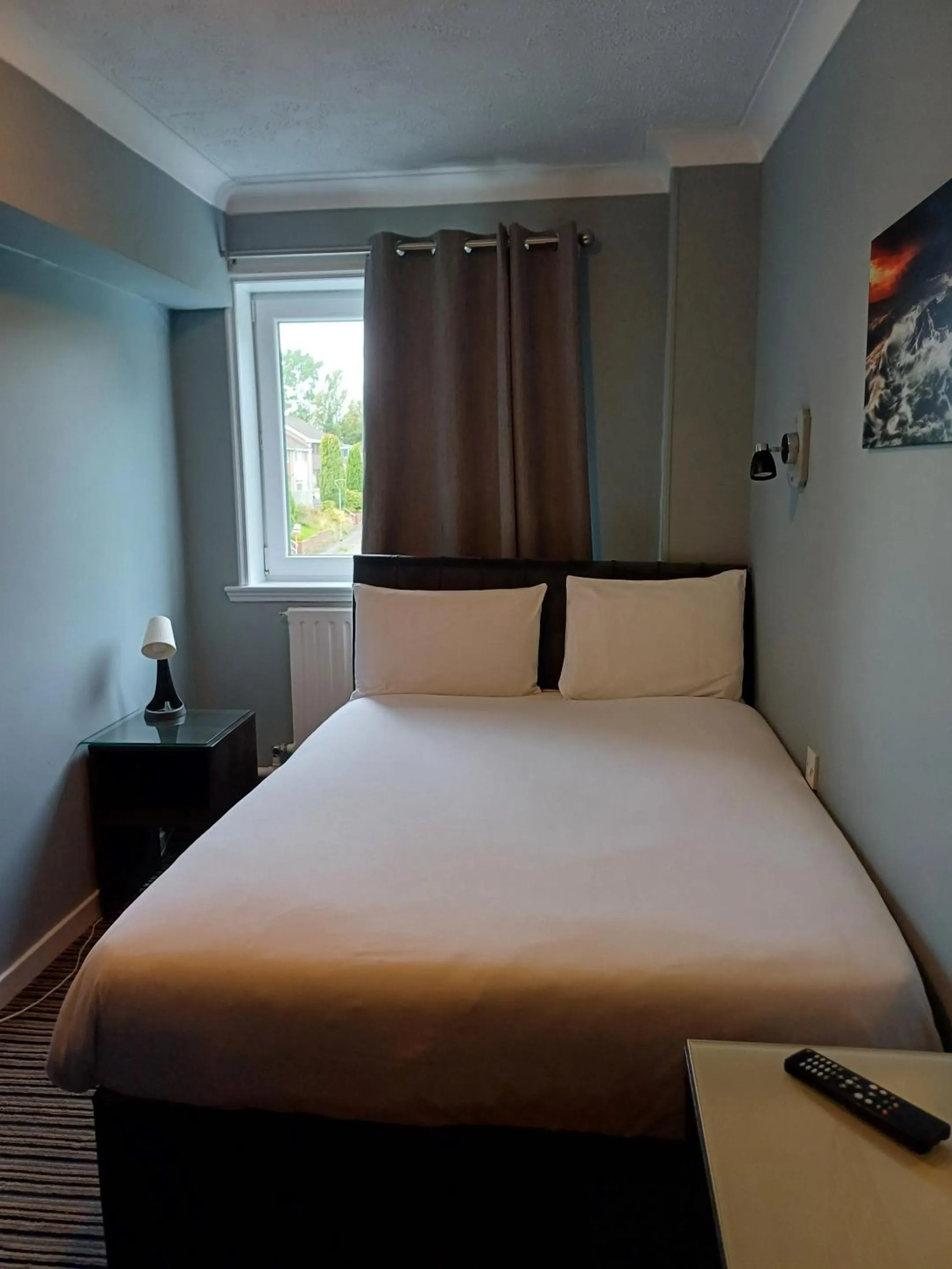 Bedroom, Bed in Kings Park Hotel