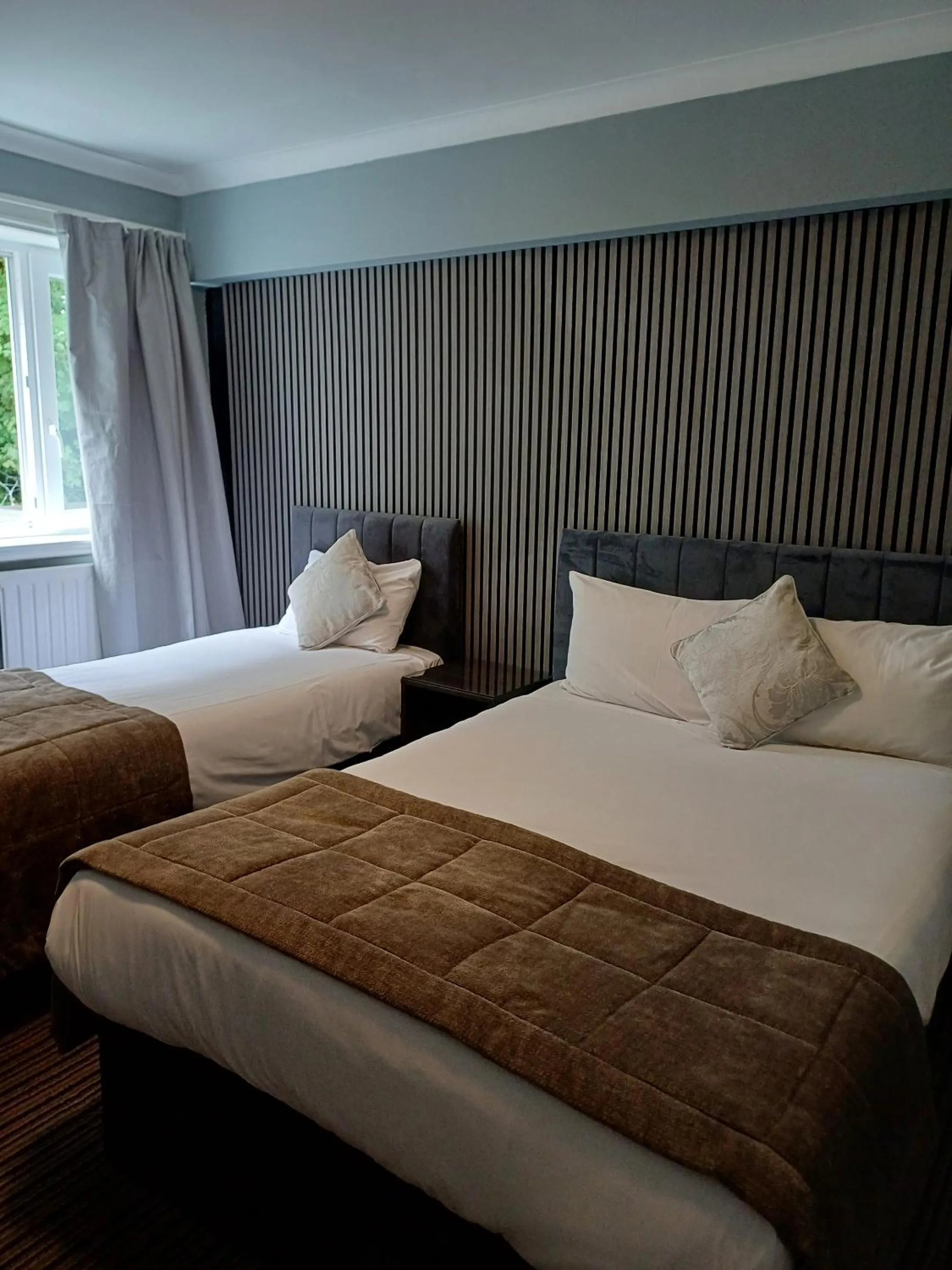 Bedroom, Bed in Kings Park Hotel