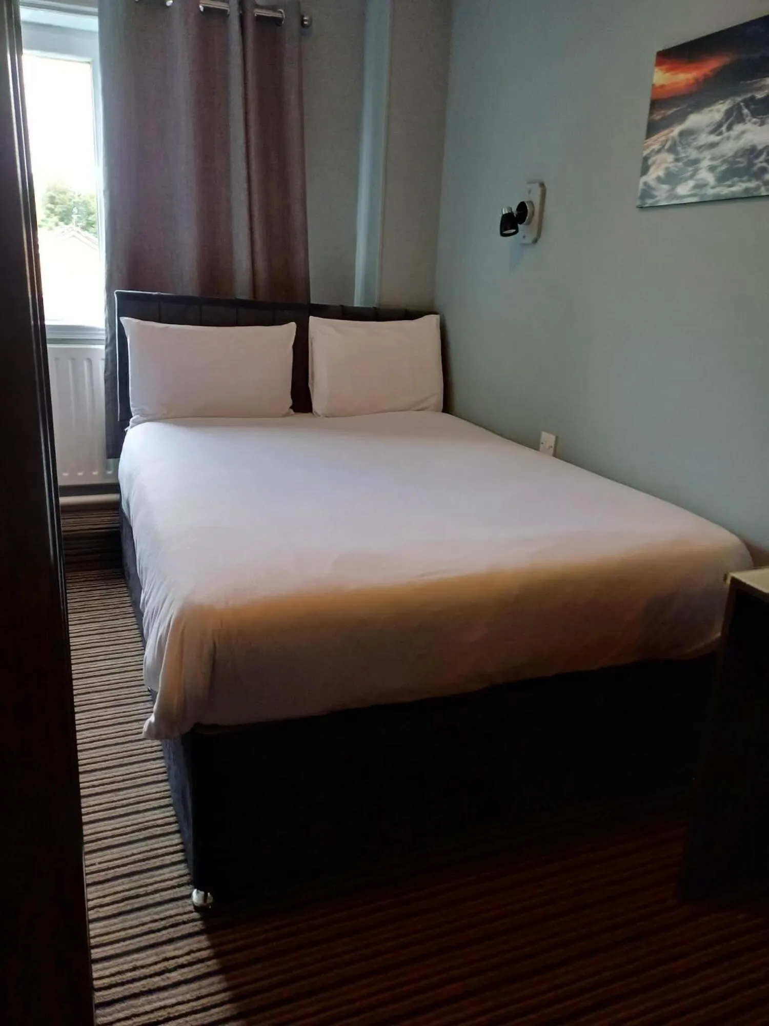 Bedroom, Bed in Kings Park Hotel