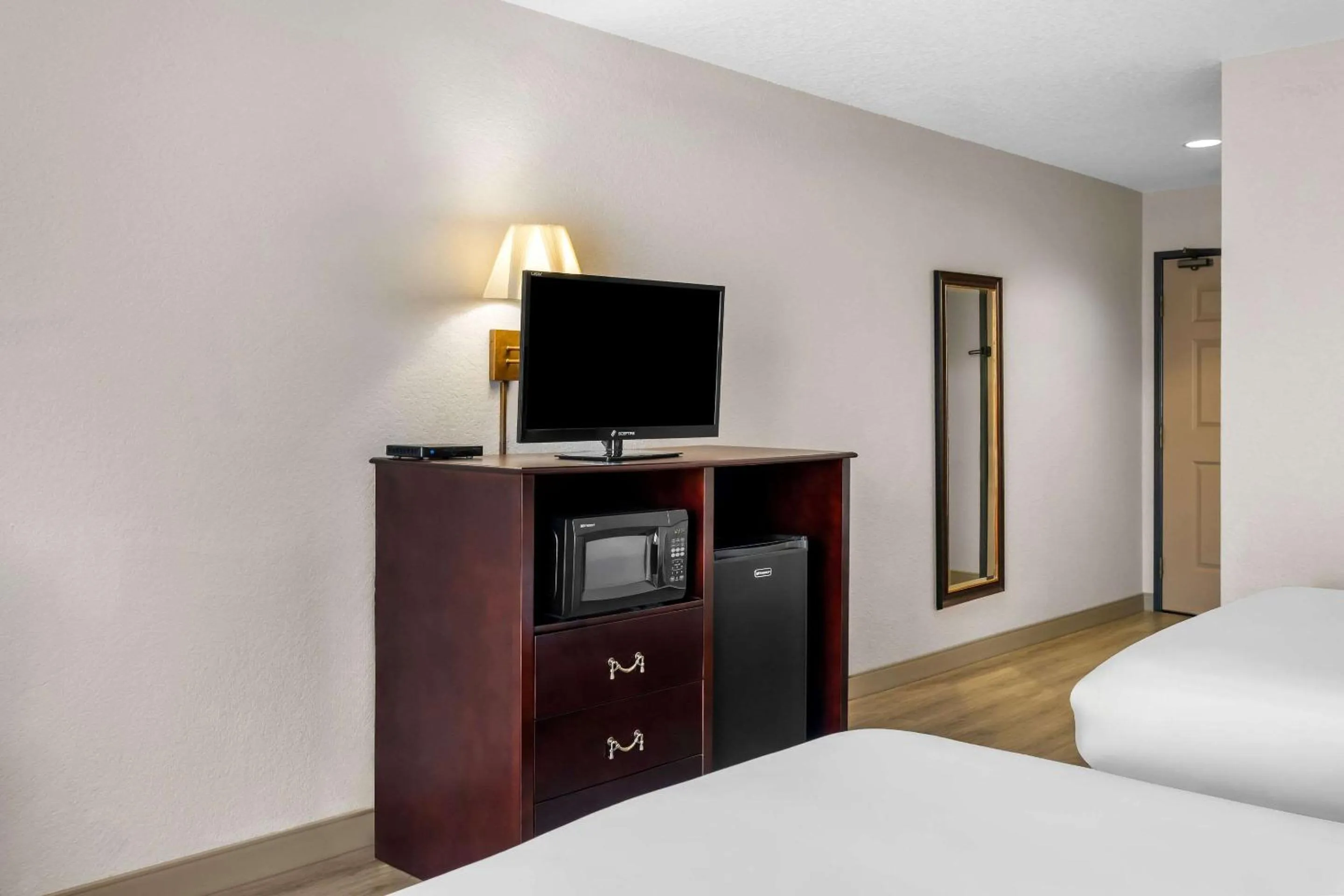 Bedroom, Bed in Country Inn & Suites by Radisson, Hot Springs, AR