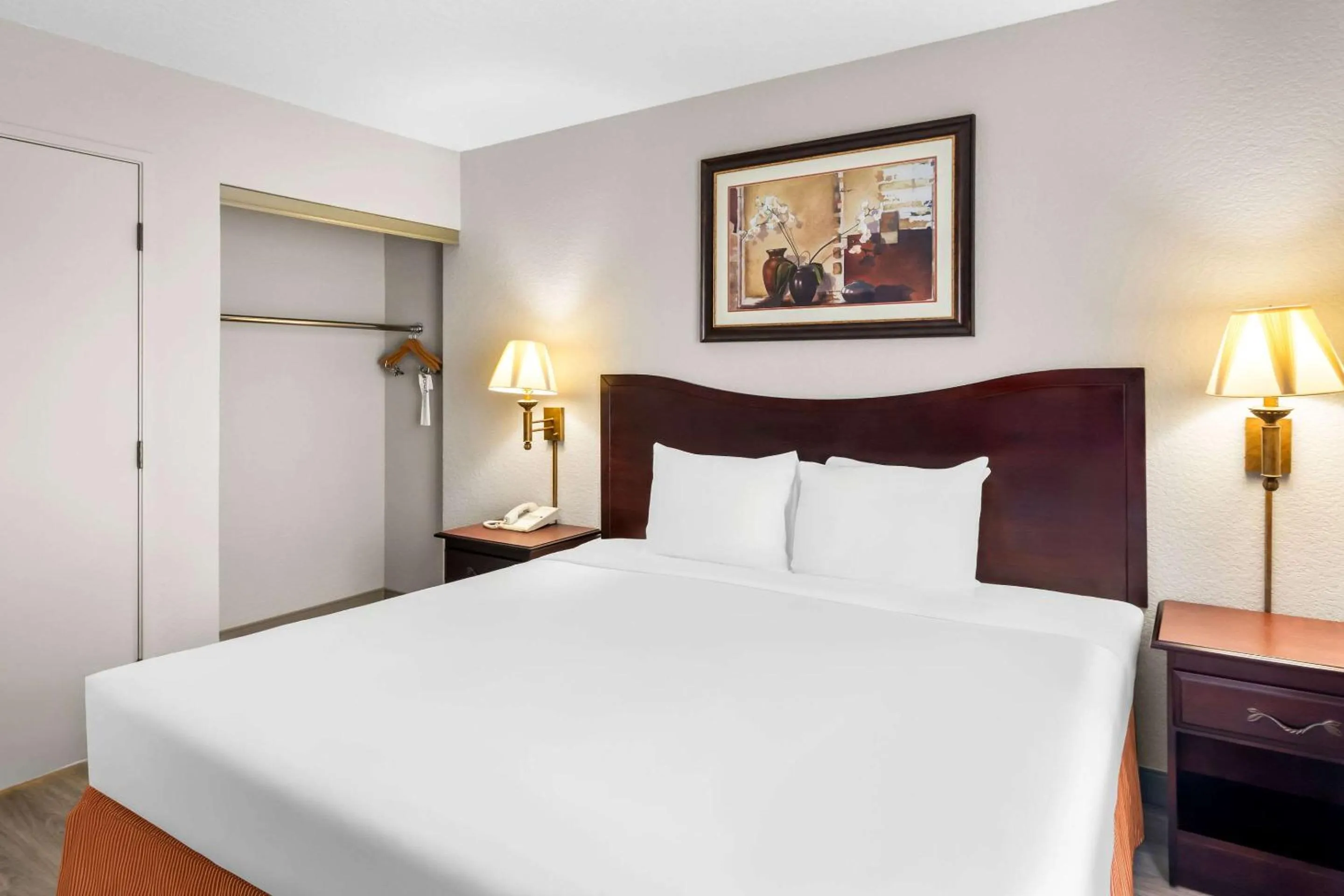 Bedroom, Bed in Country Inn & Suites by Radisson, Hot Springs, AR