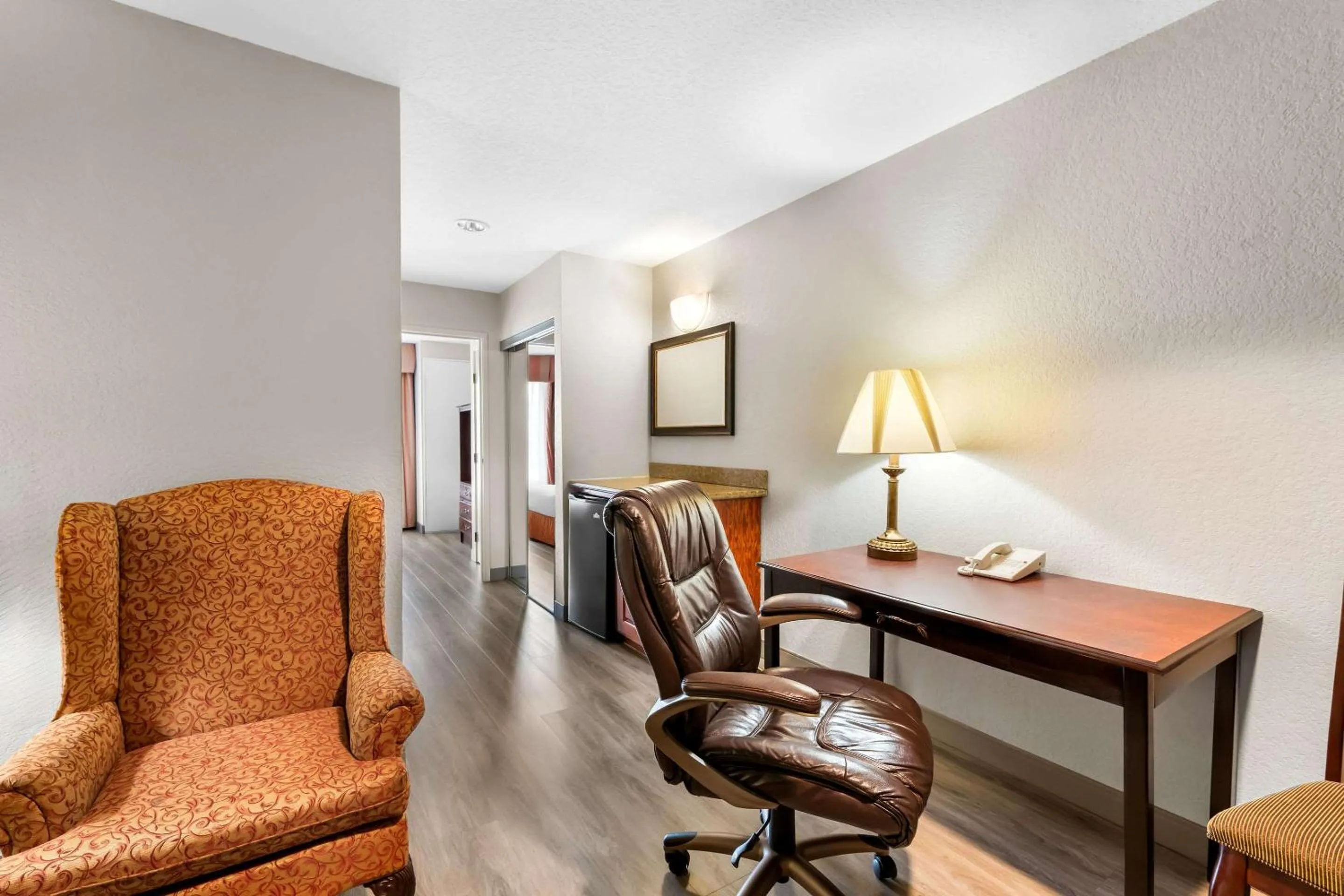 Bedroom in Country Inn & Suites by Radisson, Hot Springs, AR