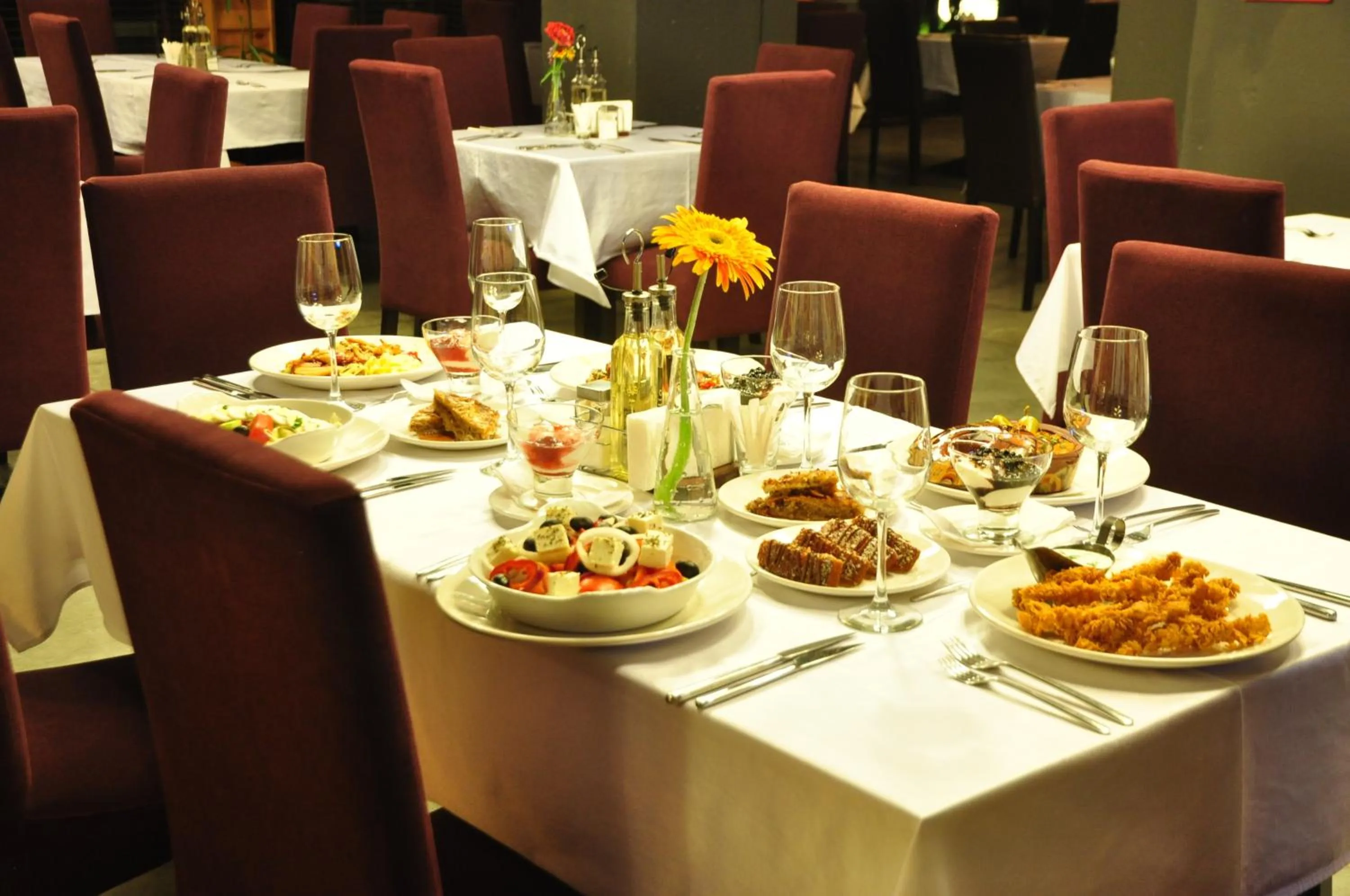 Restaurant/places to eat in 3 Mountains Hotel