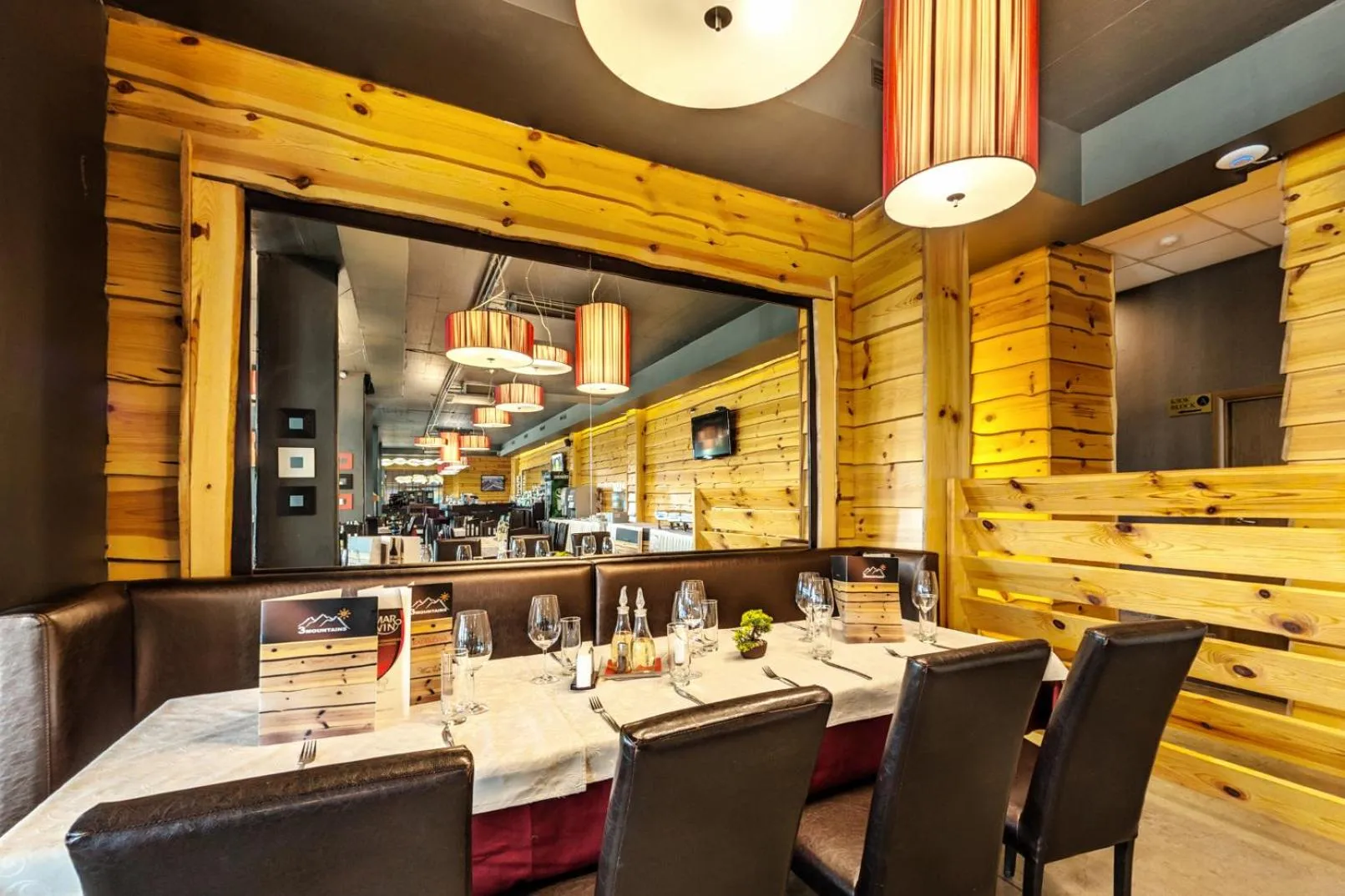 Restaurant/places to eat in 3 Mountains Hotel