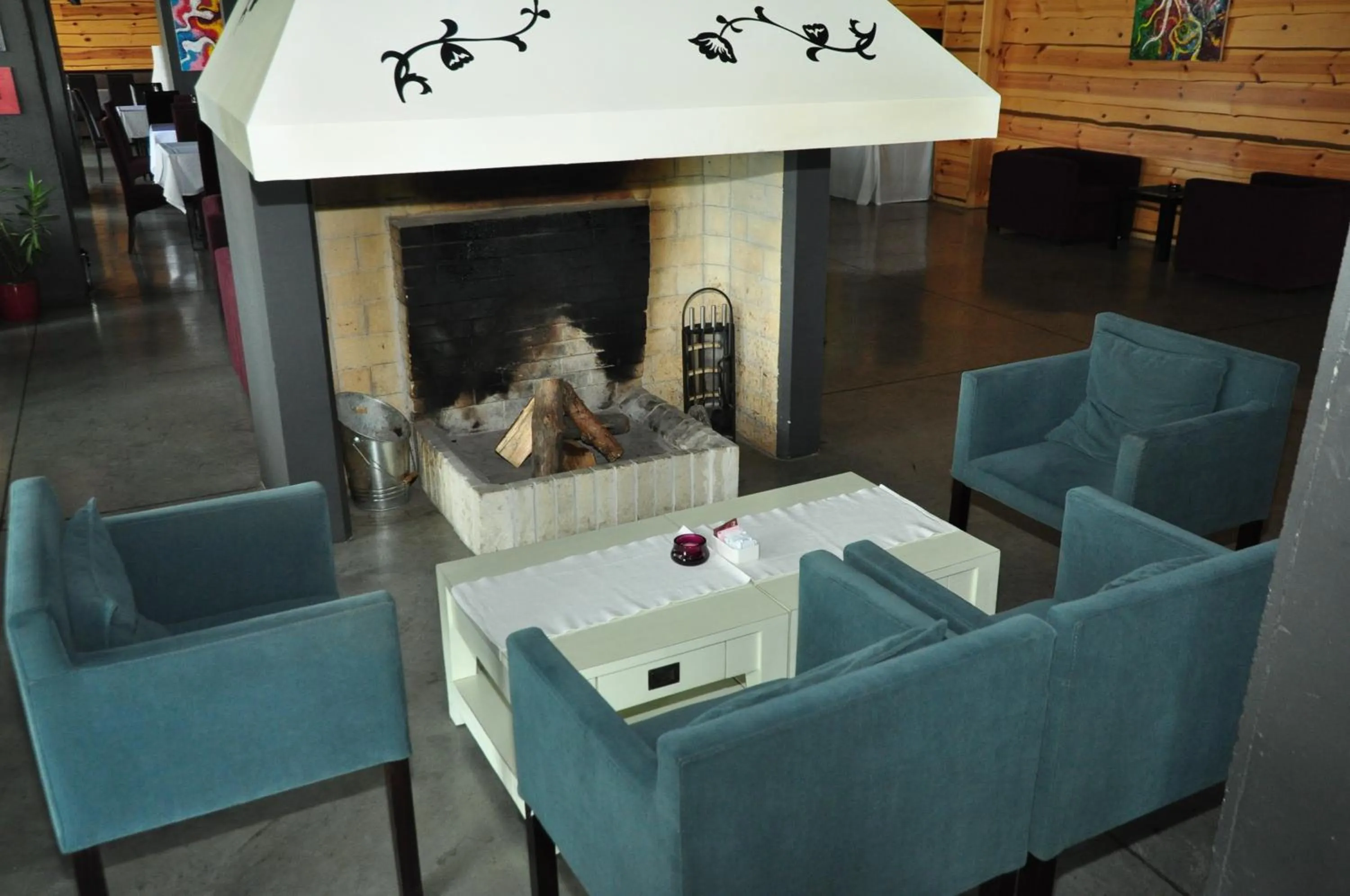 Restaurant/places to eat in 3 Mountains Hotel