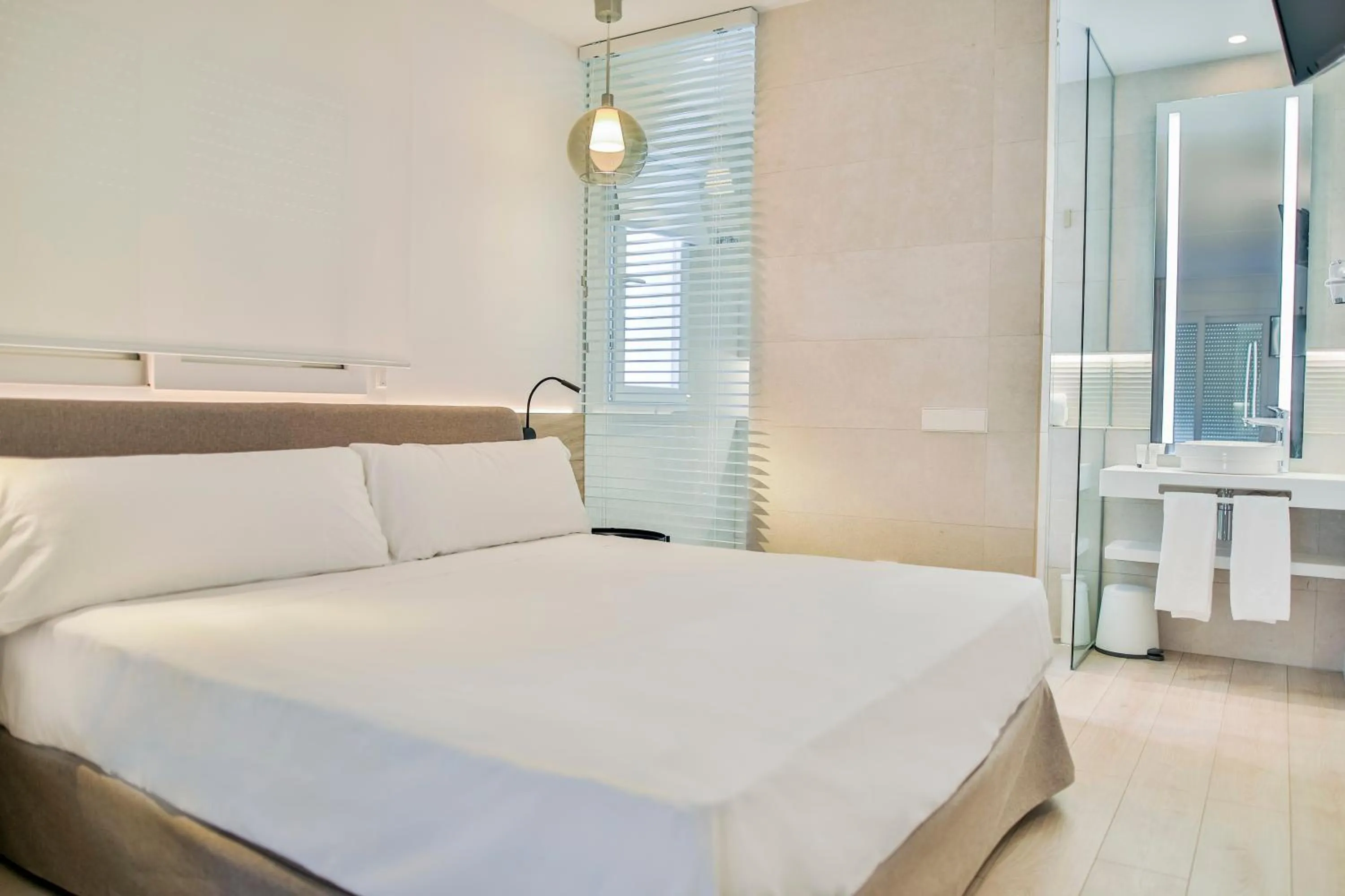 Bedroom, Bed in Apartamentos 525