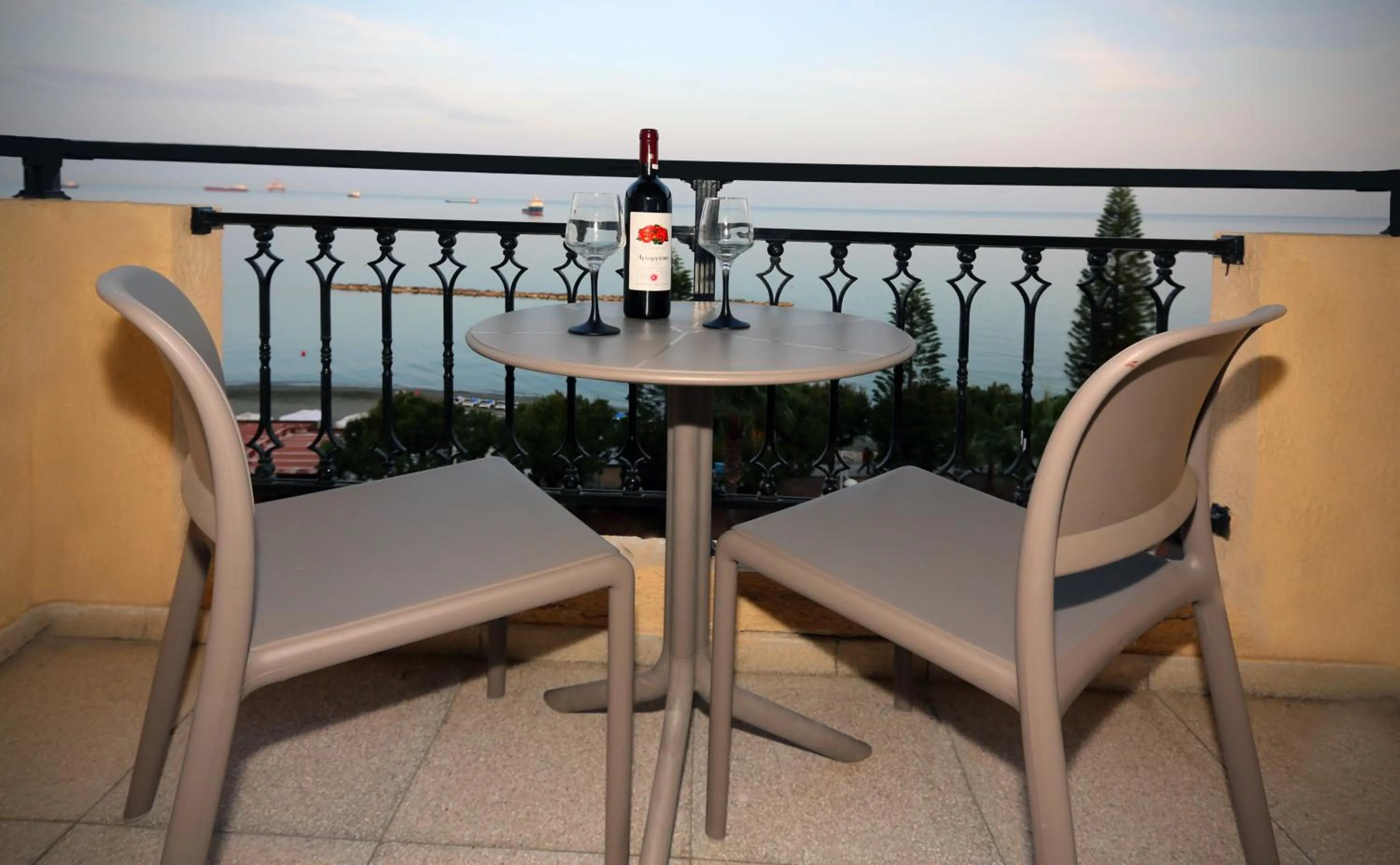 Pier Beach Hotel Apartments