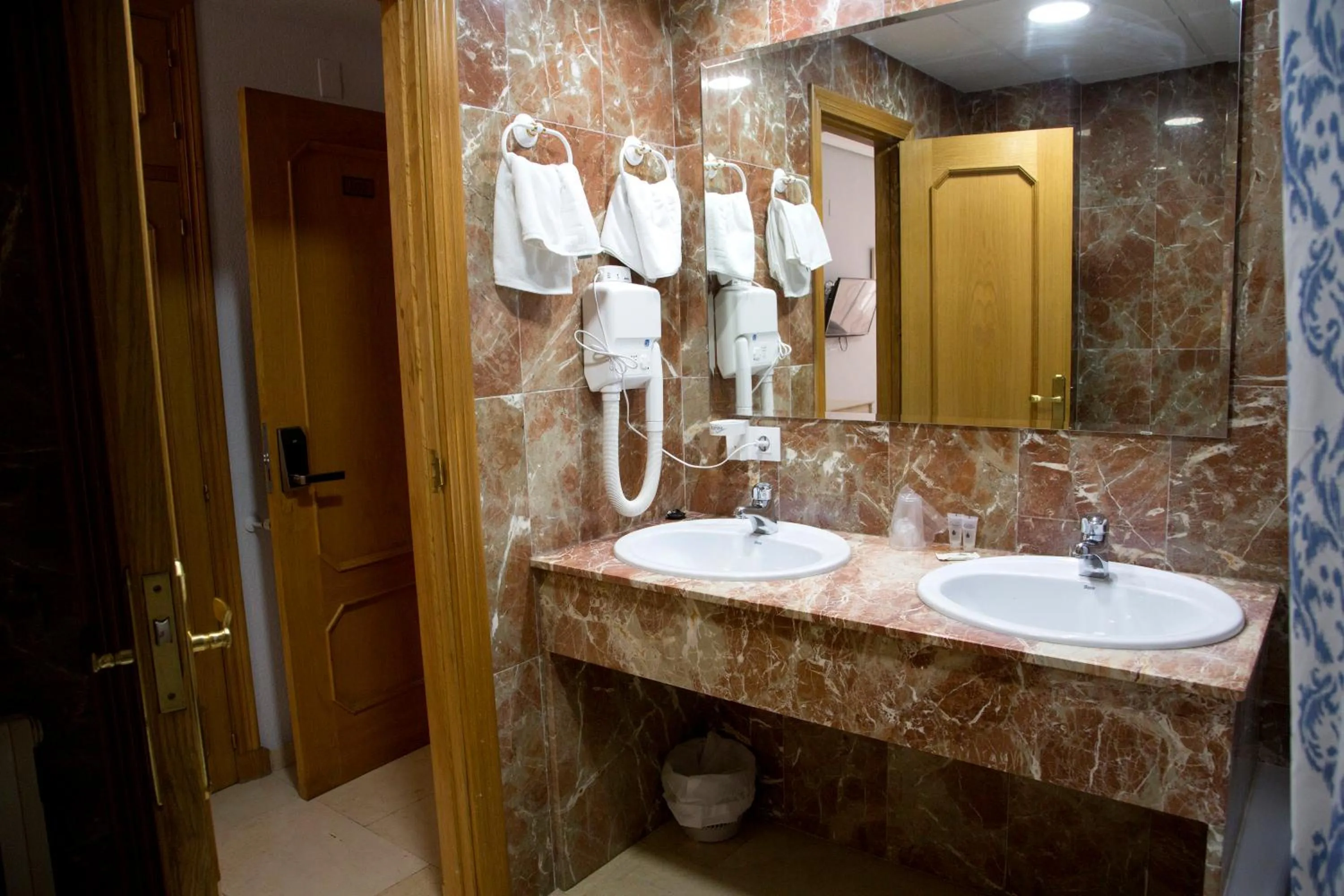 Bathroom in Hotel Reina Victoria