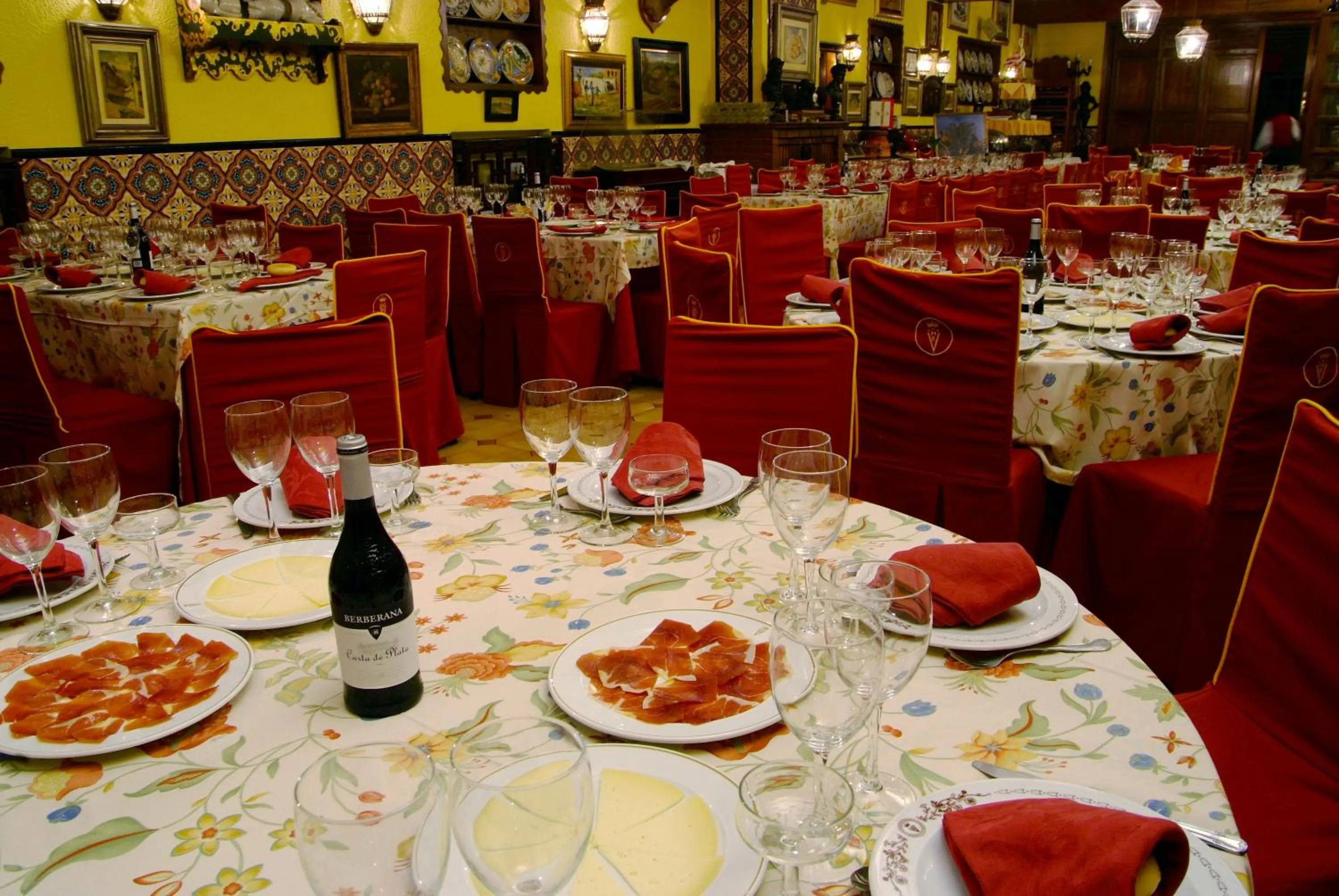 Restaurant/places to eat in Hotel Reina Victoria