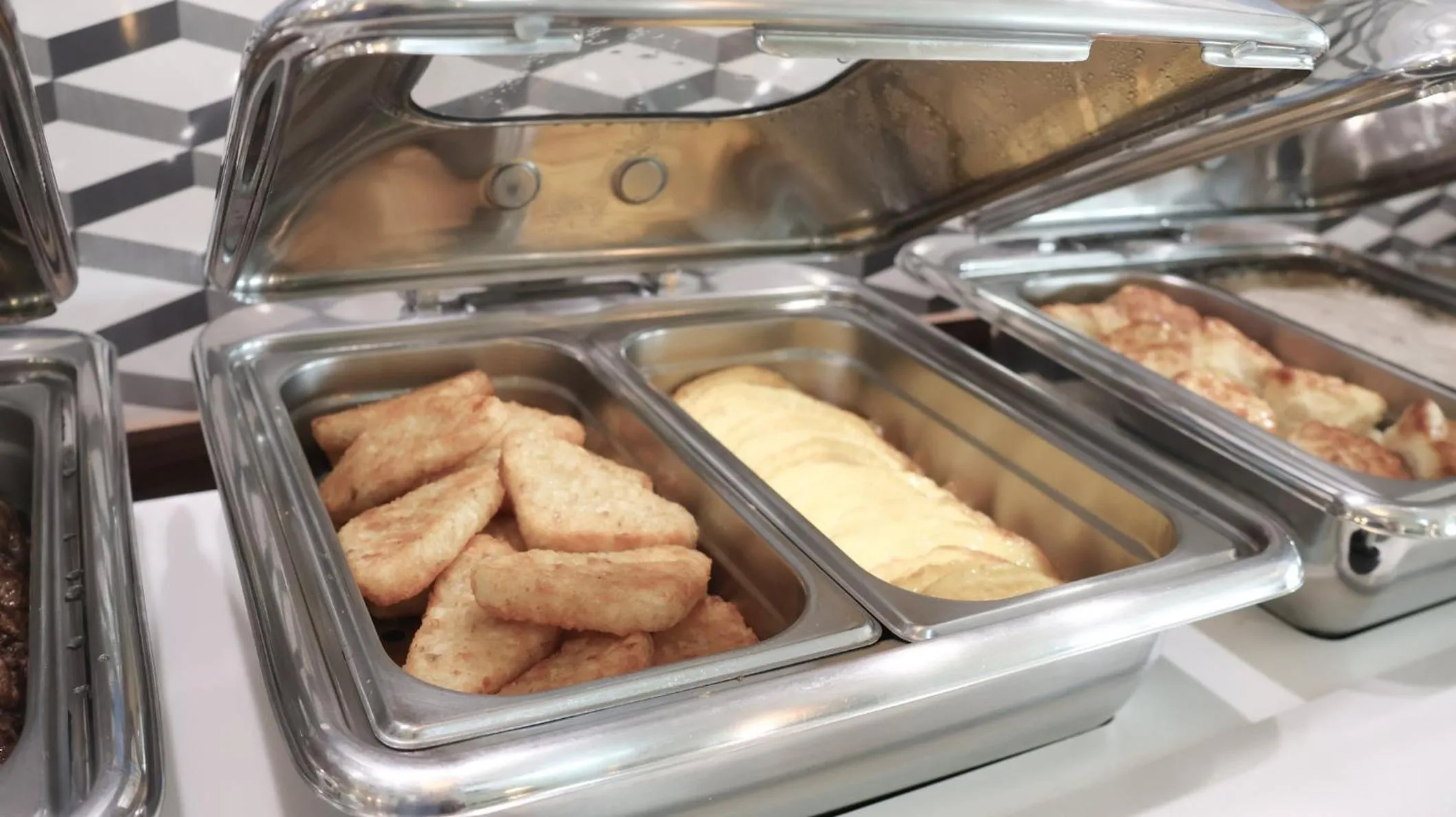 Breakfast in Holiday Inn Express & Suites Morton Peoria Area by IHG