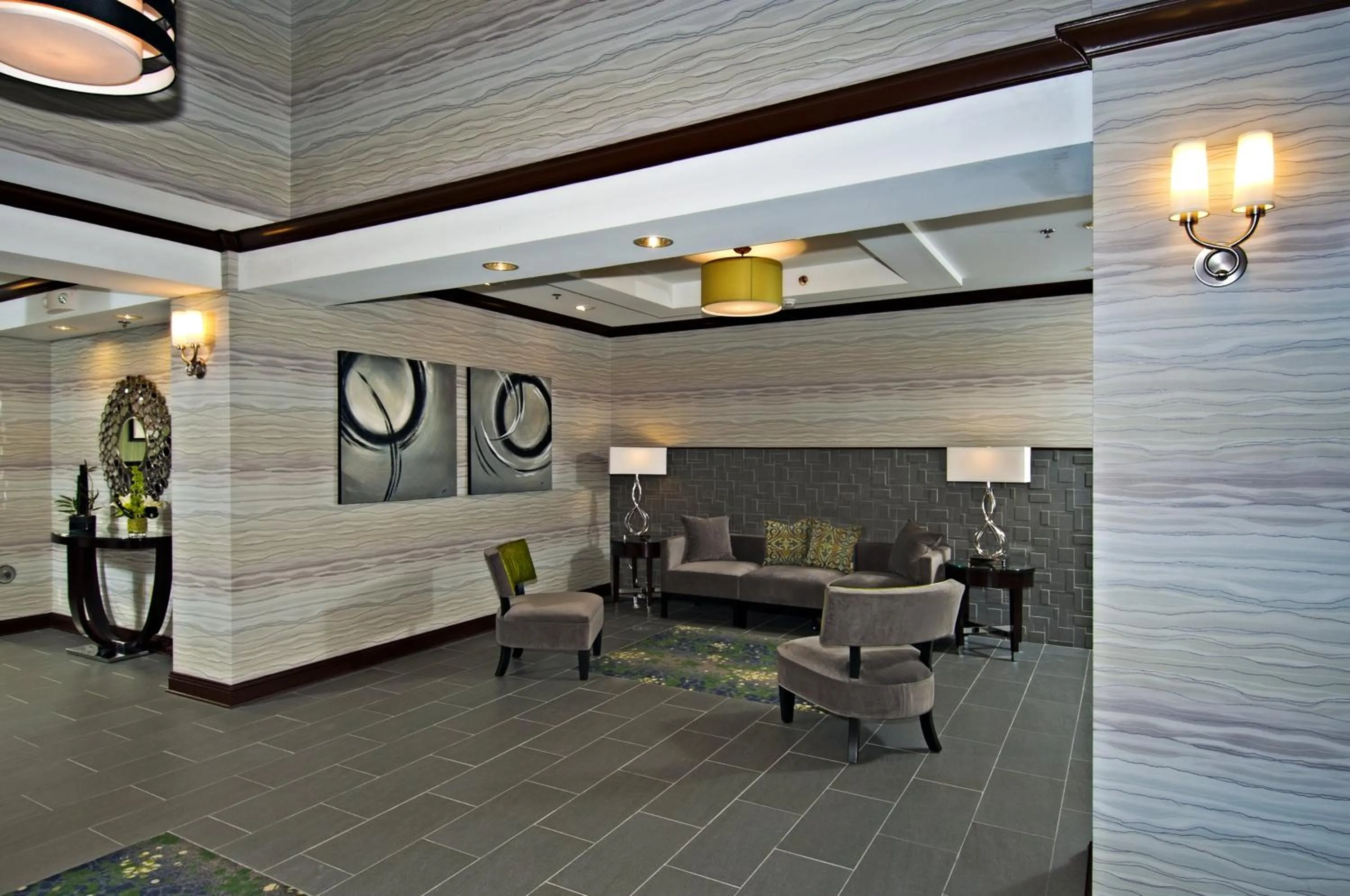 Lobby or reception in Holiday Inn Express & Suites Morton Peoria Area by IHG