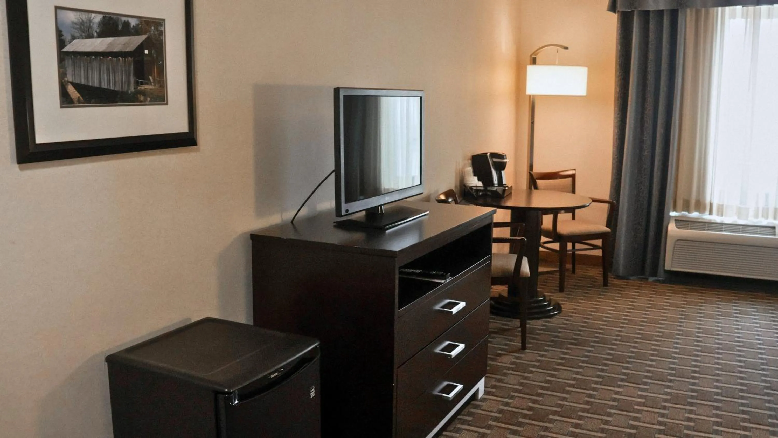 Photo of the whole room in Holiday Inn Express & Suites Morton Peoria Area by IHG