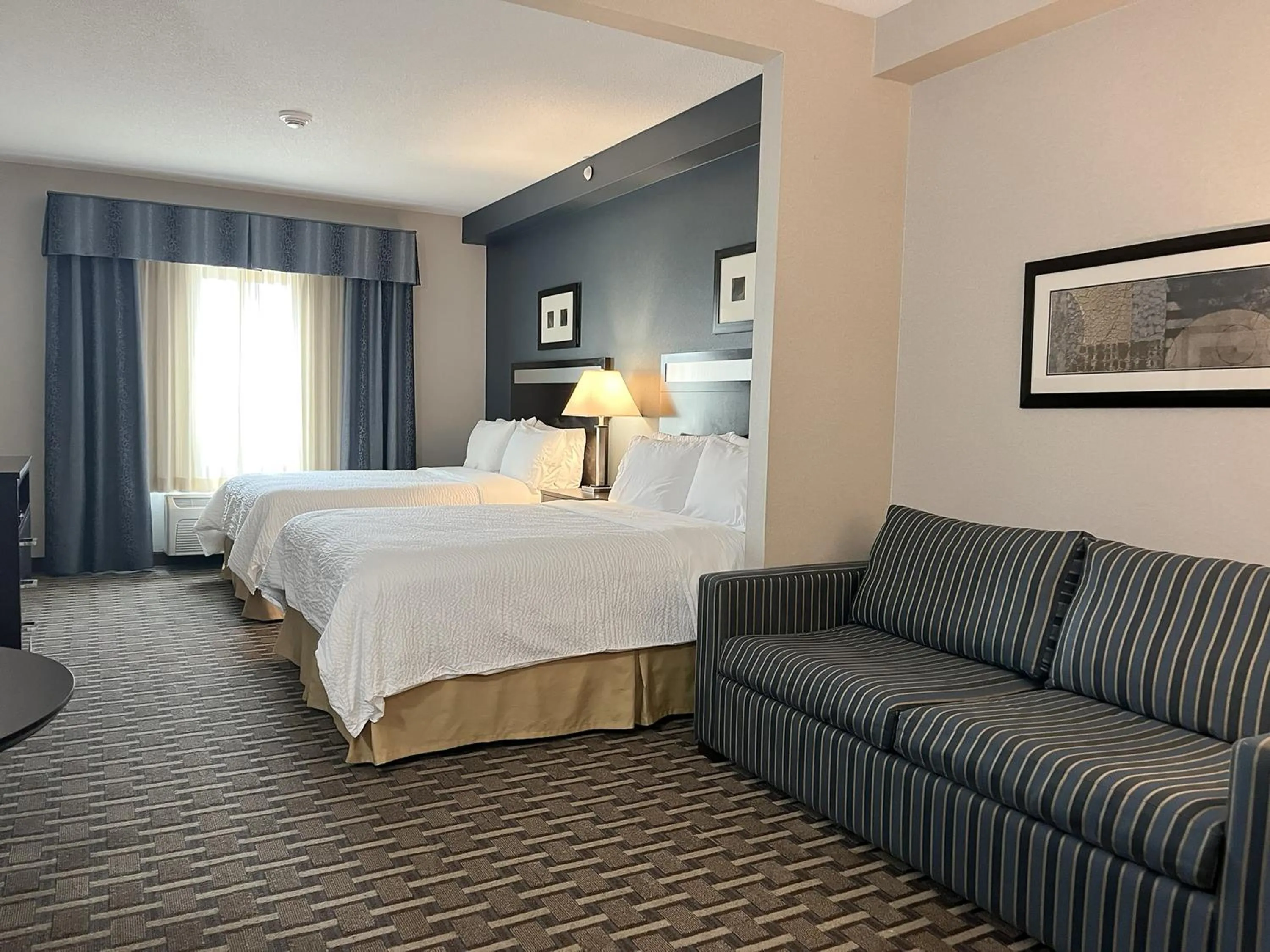 Photo of the whole room, Bed in Holiday Inn Express & Suites Morton Peoria Area by IHG
