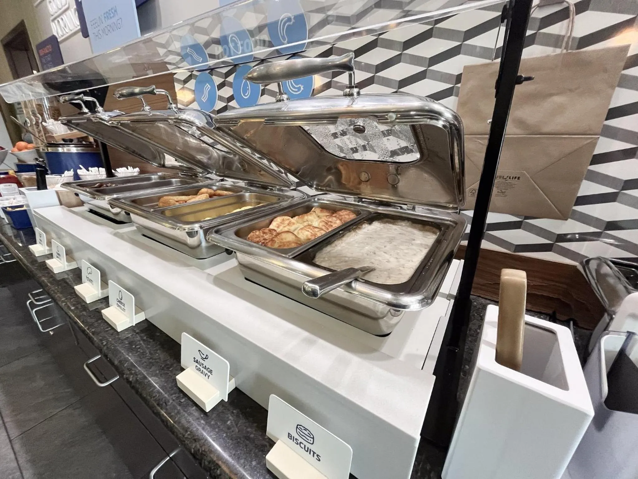 Breakfast in Holiday Inn Express & Suites Morton Peoria Area by IHG