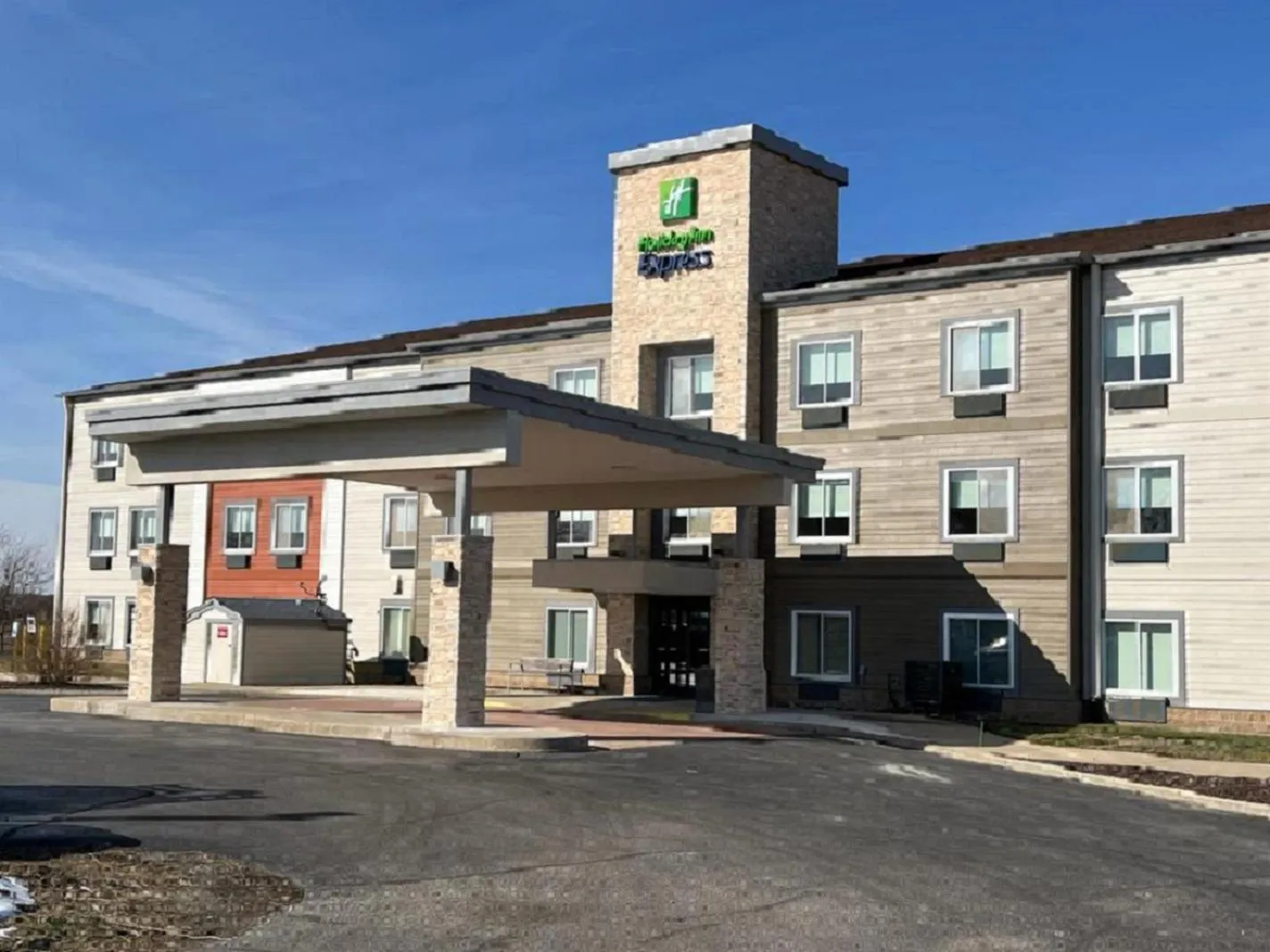Property building in Holiday Inn Express - Rensselaer by IHG