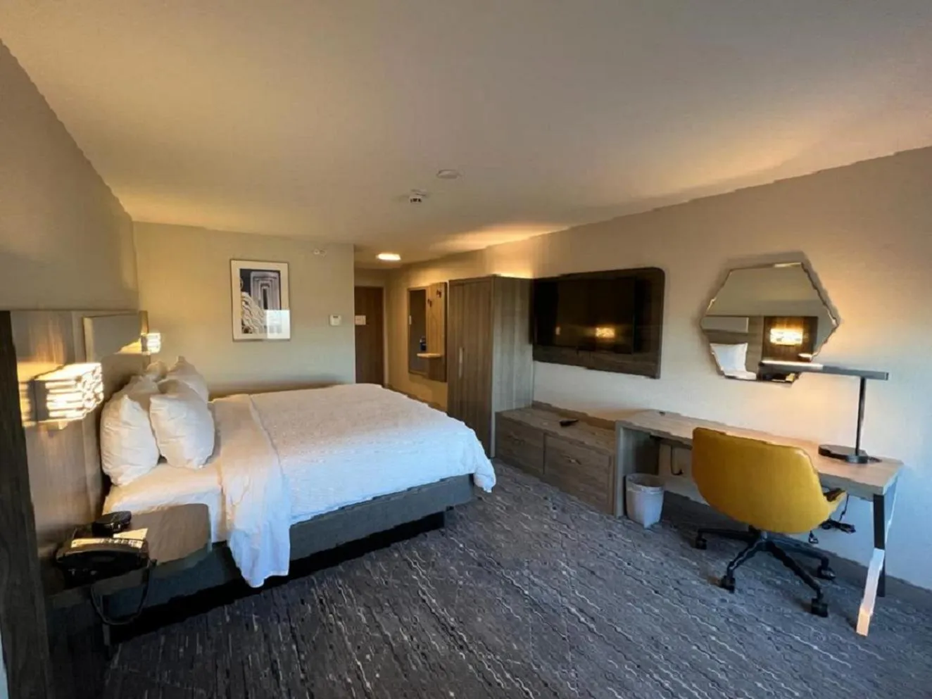 Bedroom, Bed in Holiday Inn Express - Rensselaer by IHG