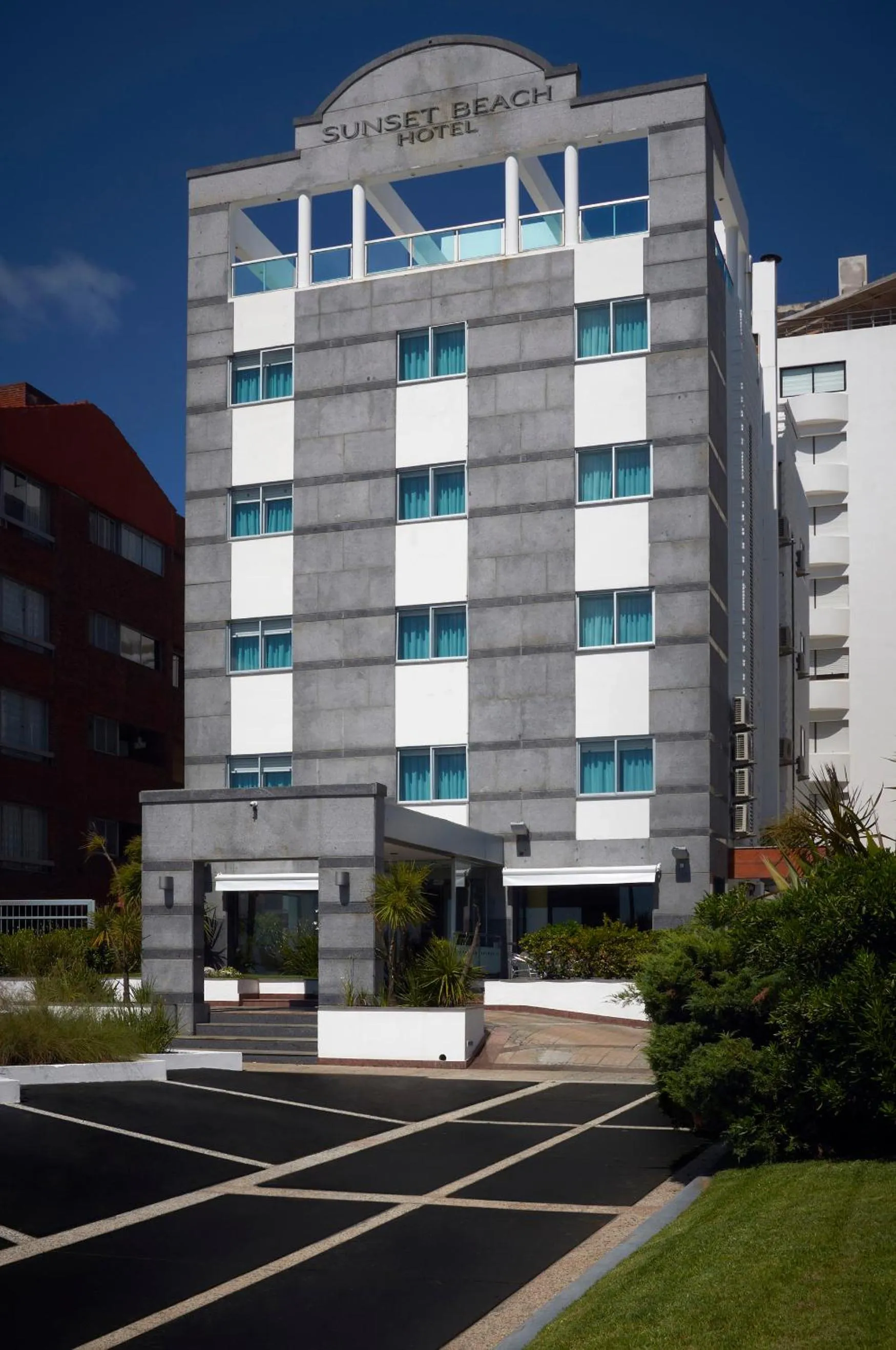 Facade/entrance in Hotel Sunset Beach