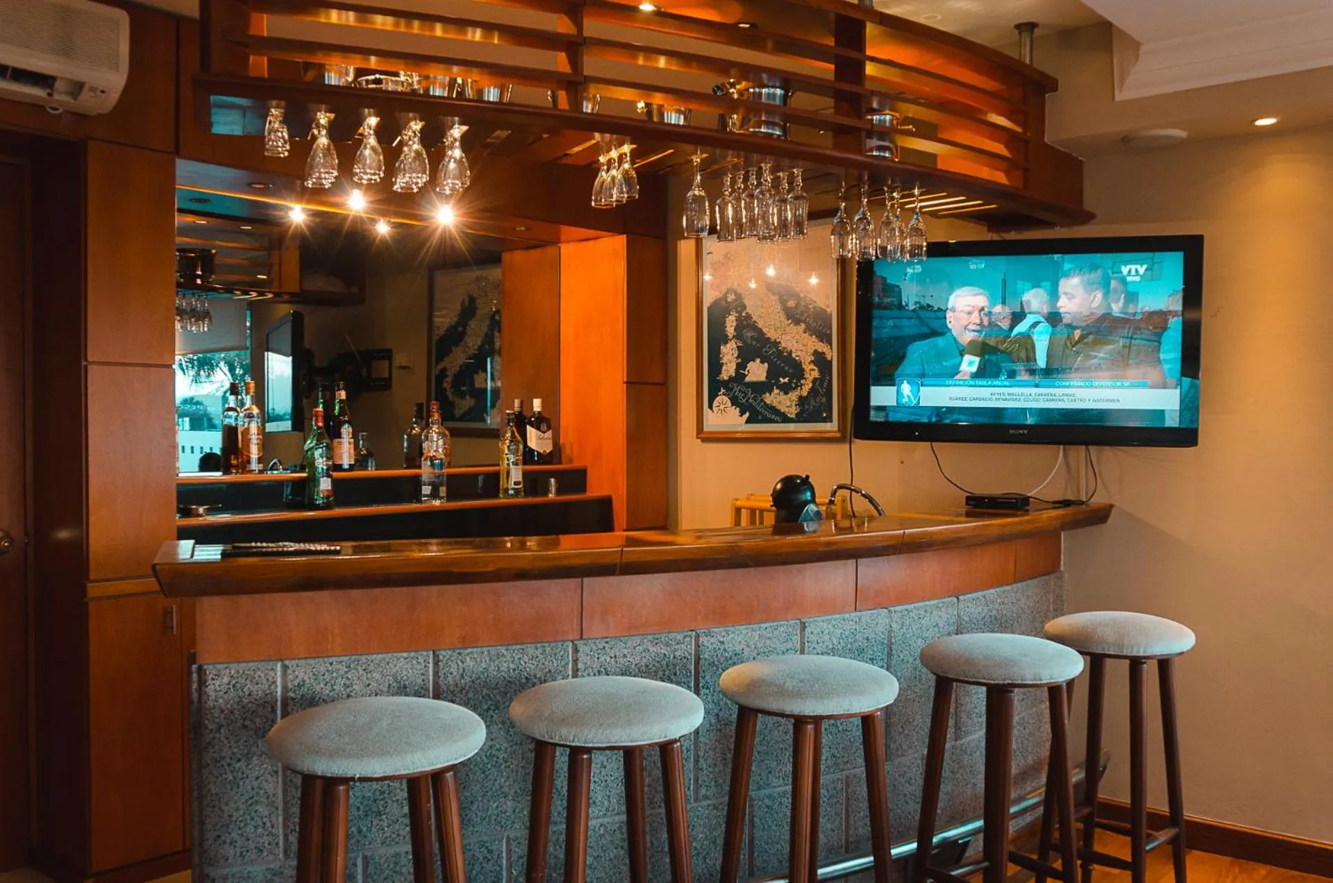 TV and multimedia in Hotel Sunset Beach