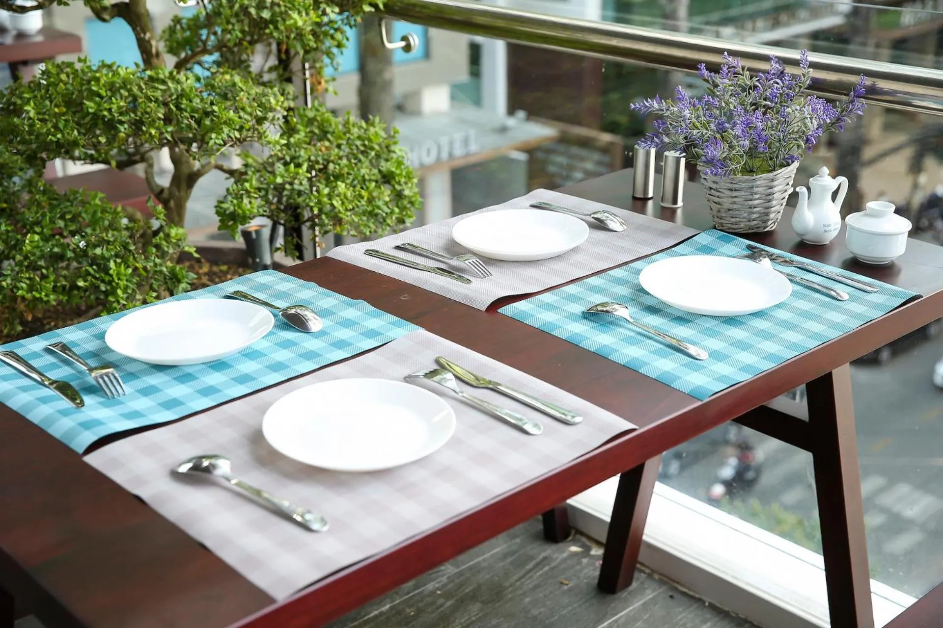 Restaurant/places to eat in The Umi Hotel