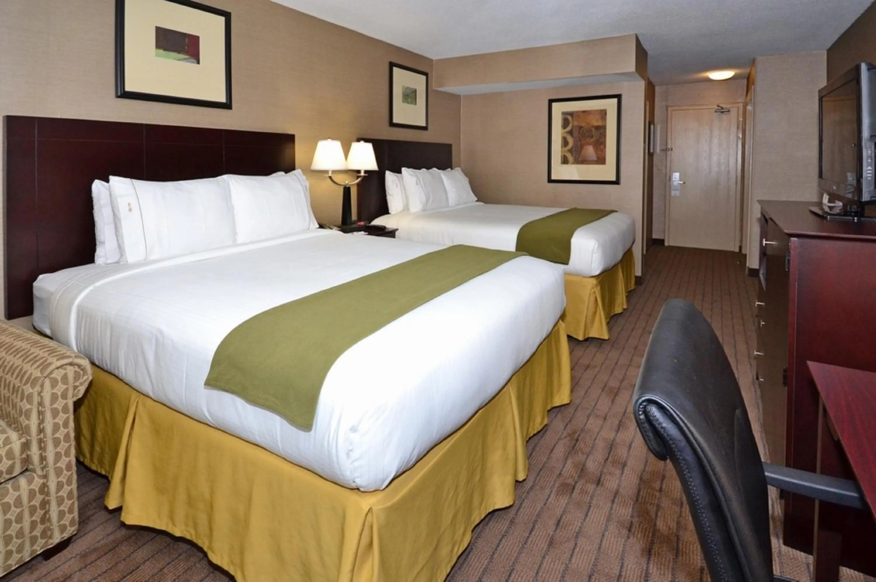 Photo of the whole room, Bed in Holiday Inn Express Boston Brockton by IHG