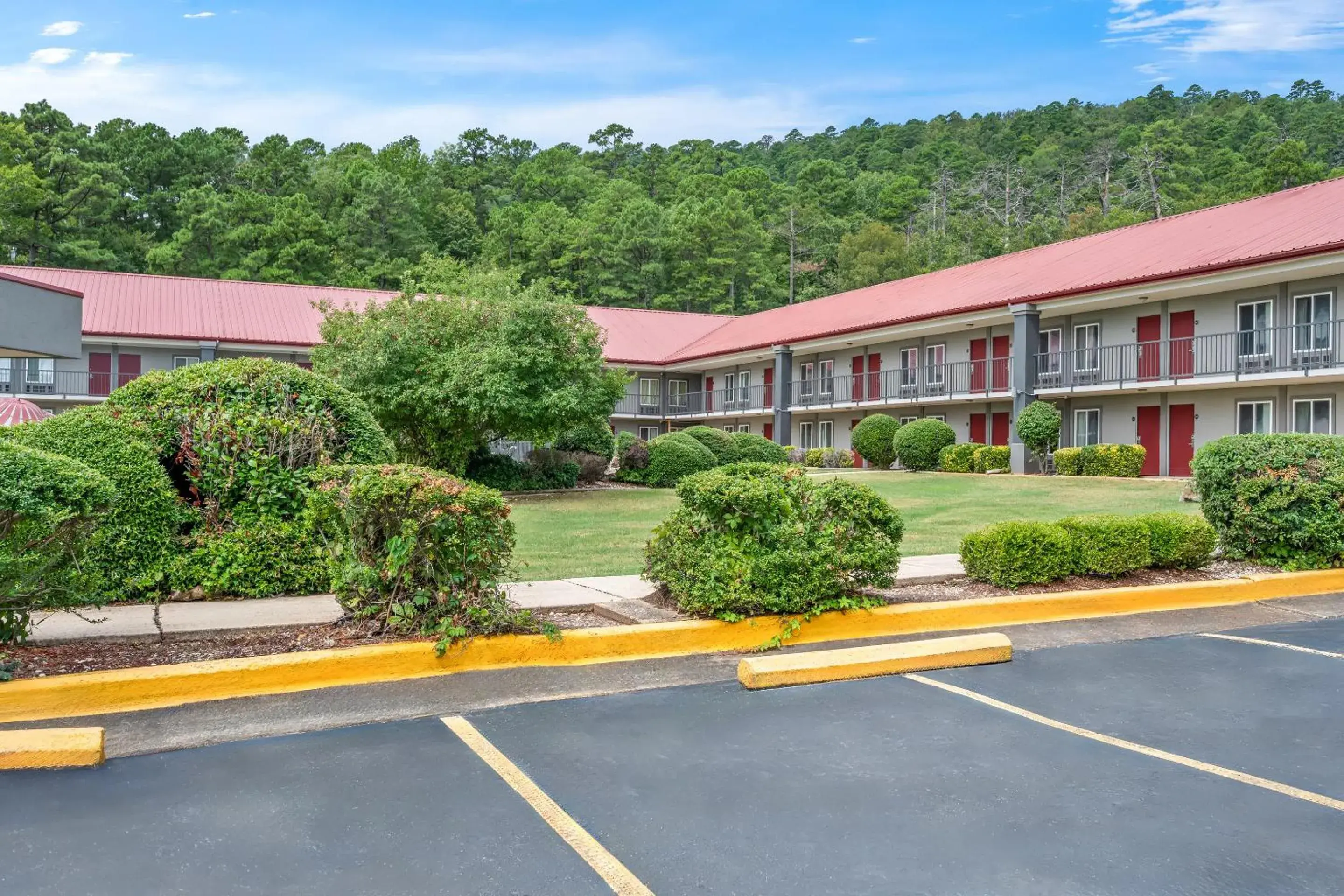 Property building in Red Roof Inn Hot Springs Property building in Red Roof Inn Hot Springs