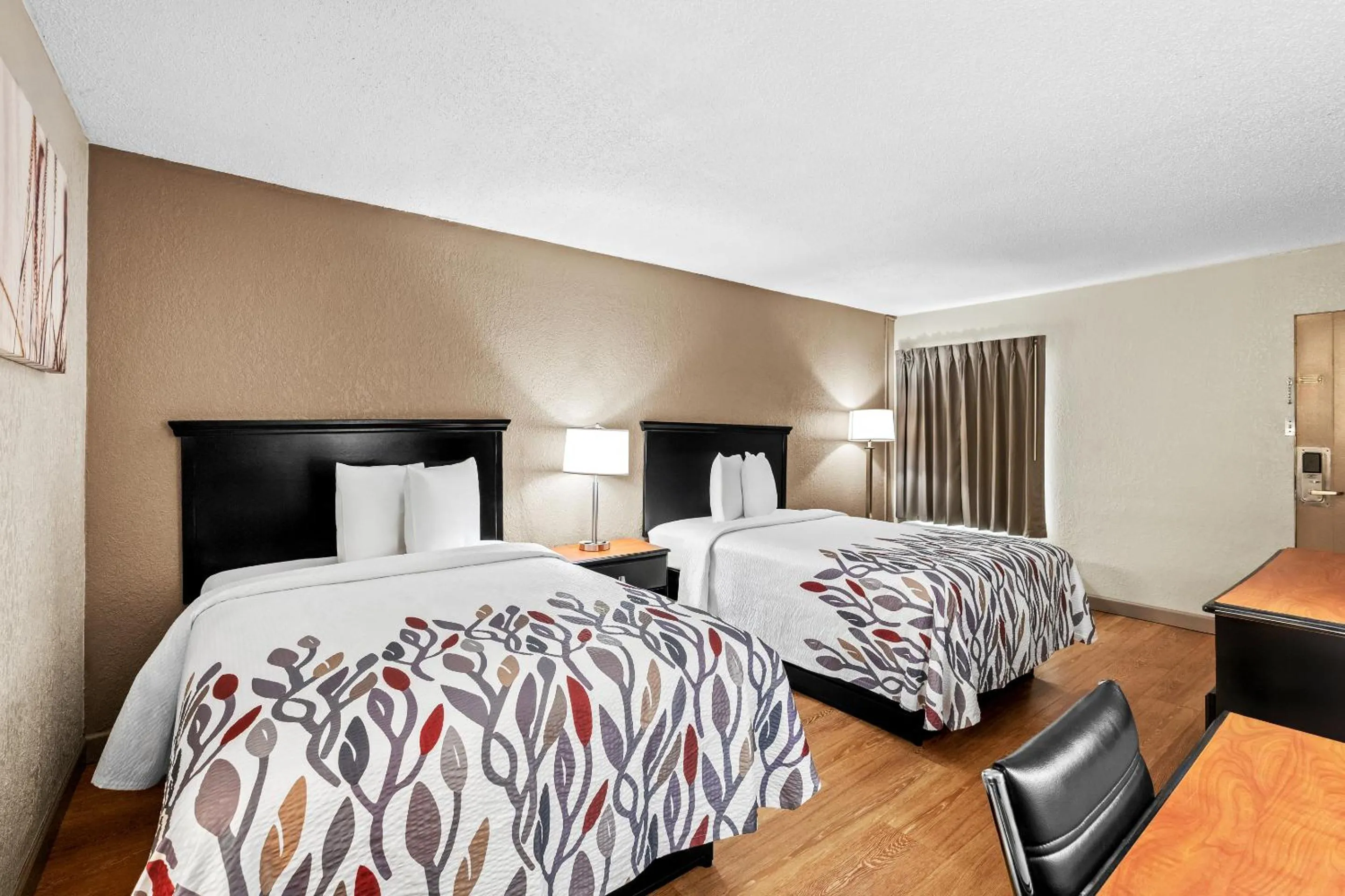 Bedroom, Bed in Red Roof Inn Hot Springs