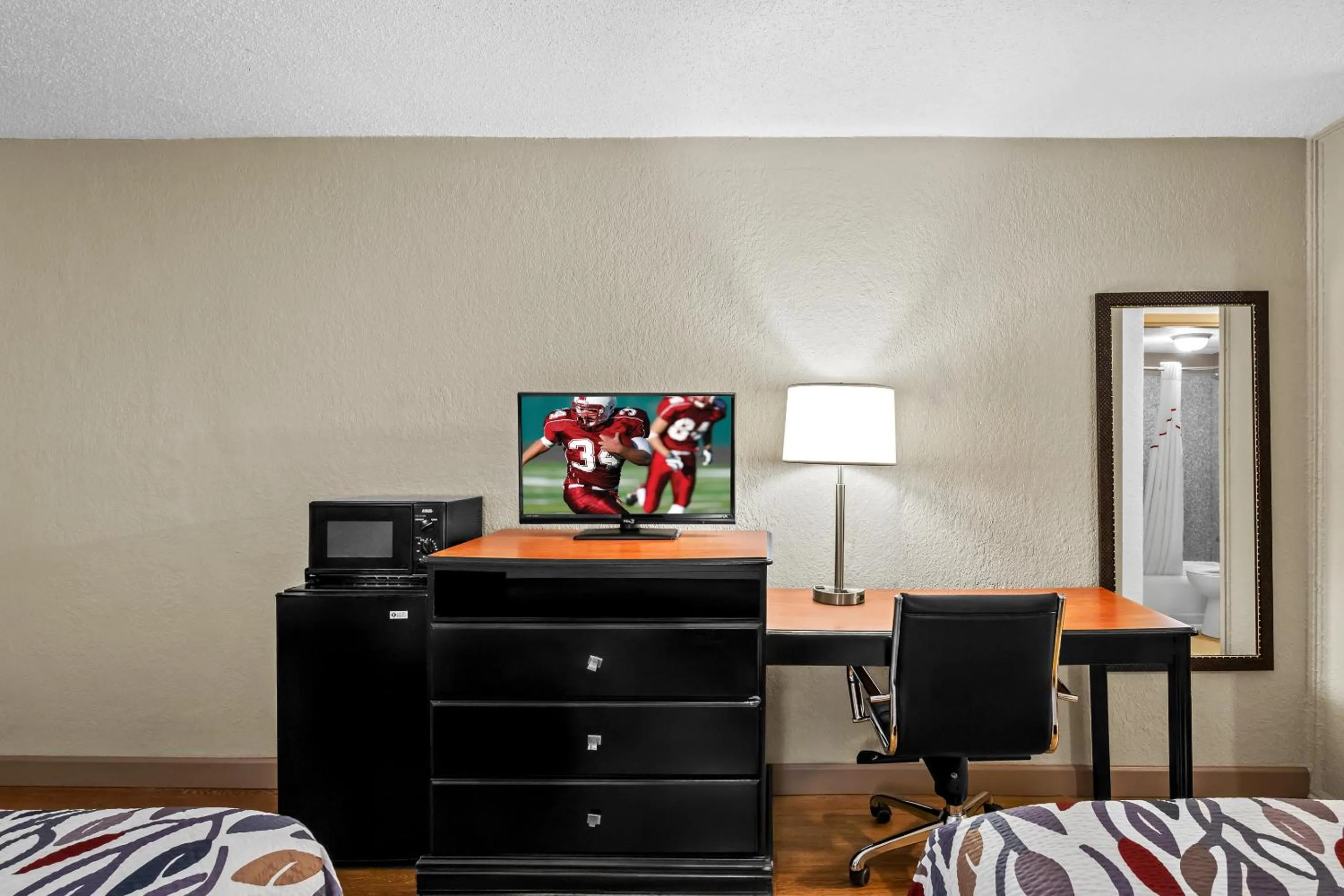 Bedroom, Bed in Red Roof Inn Hot Springs