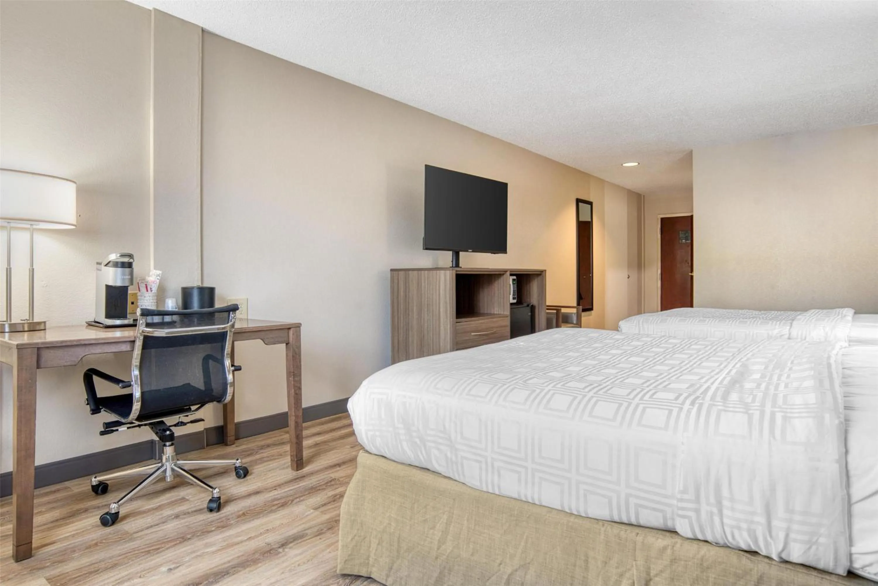 Bedroom, Bed in Best Western Plus Philadelphia-Choctaw Hotel and Suites