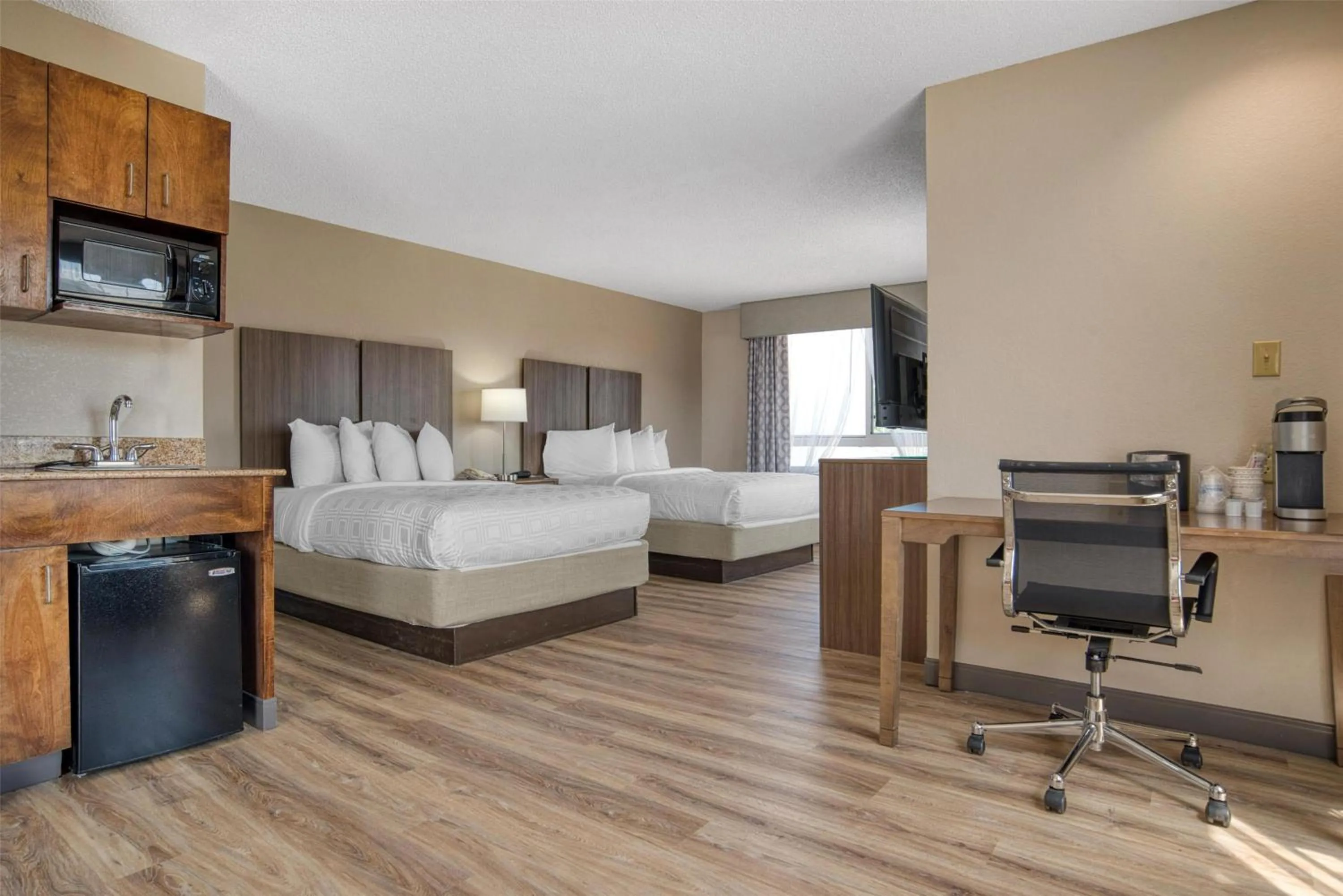 Bedroom, Bed in Best Western Plus Philadelphia-Choctaw Hotel and Suites