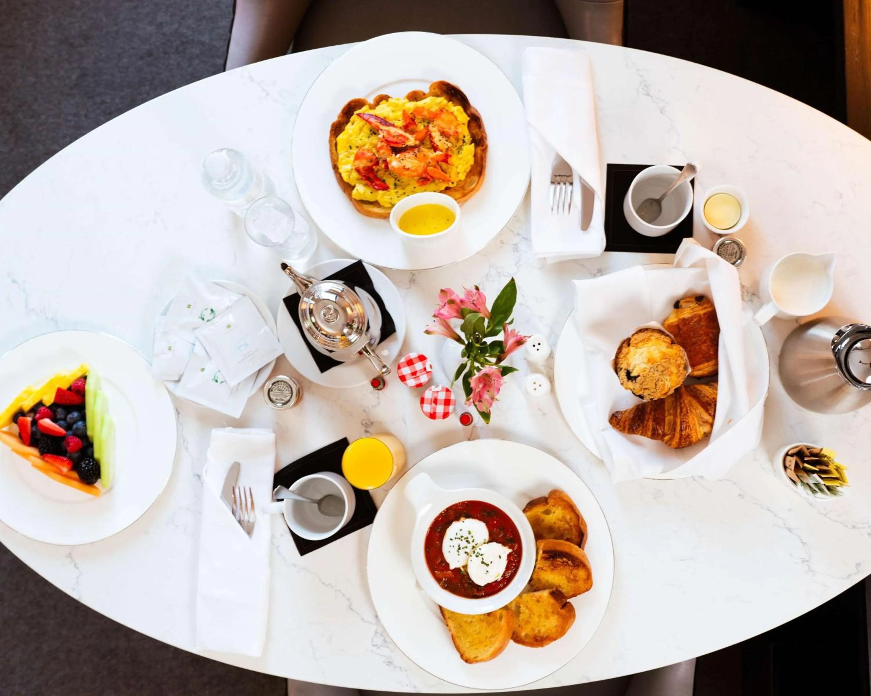 Restaurant/places to eat in Waldorf Astoria Chicago