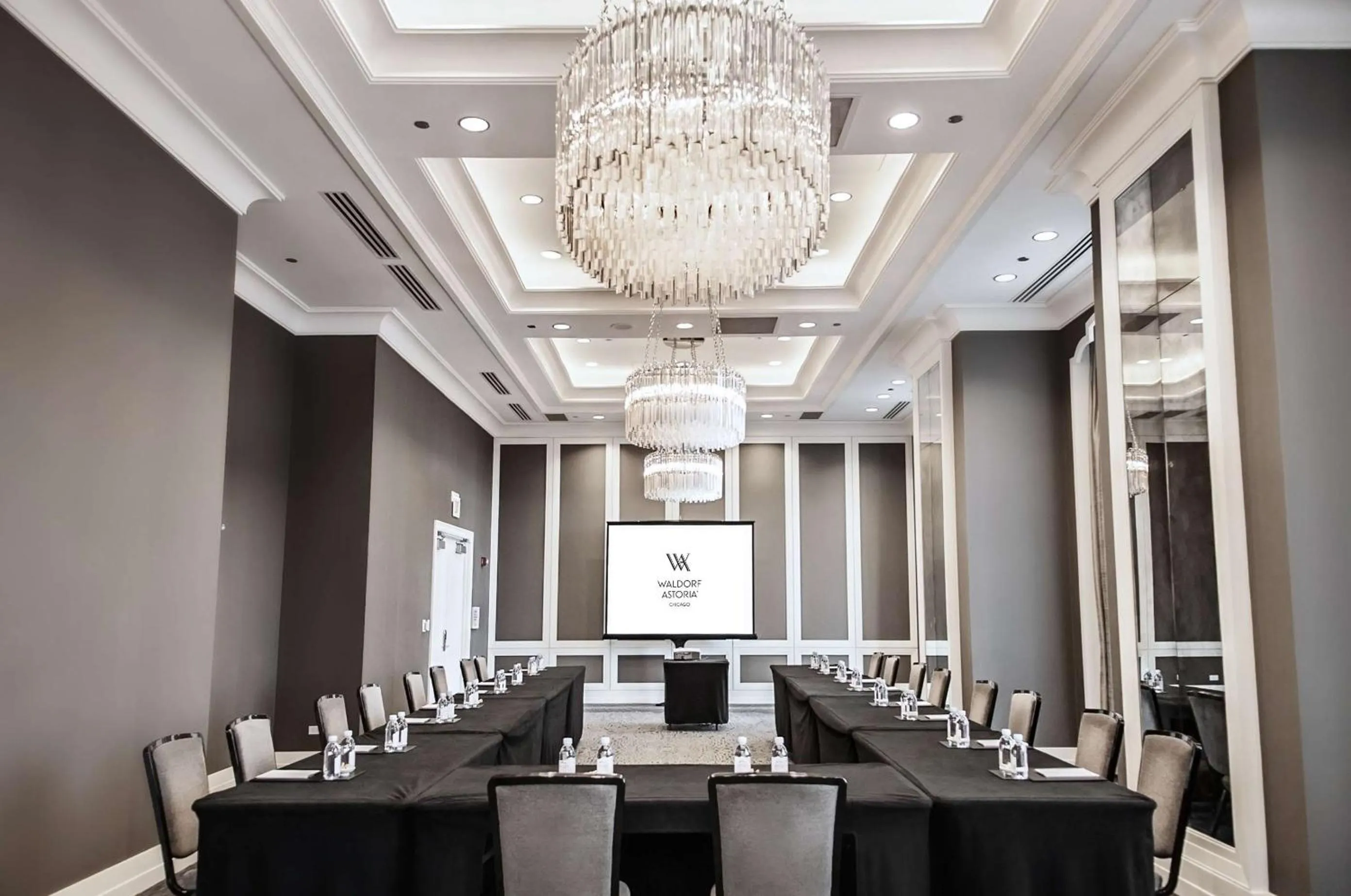 Meeting/conference room in Waldorf Astoria Chicago
