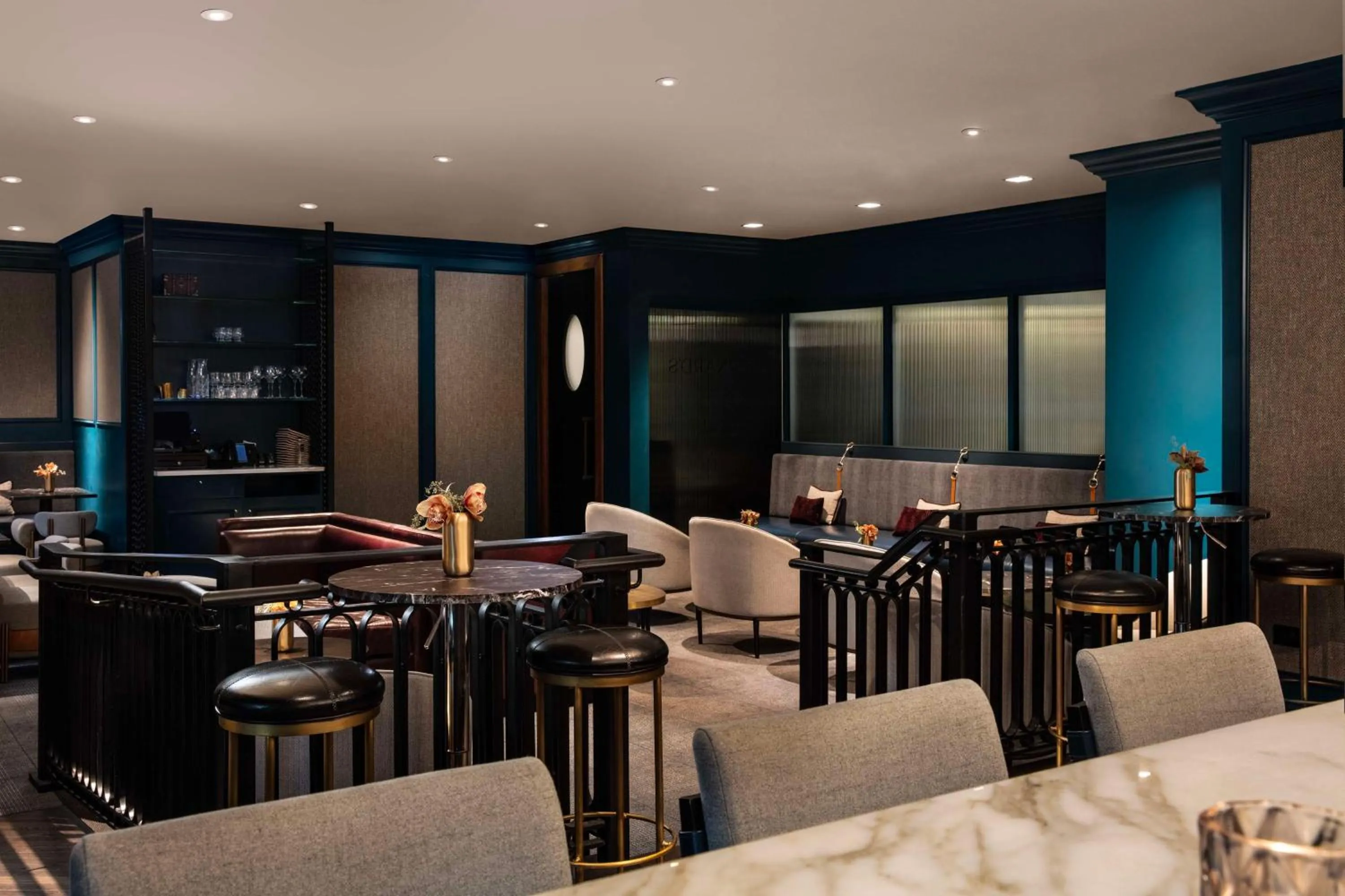 Restaurant/places to eat in Waldorf Astoria Chicago